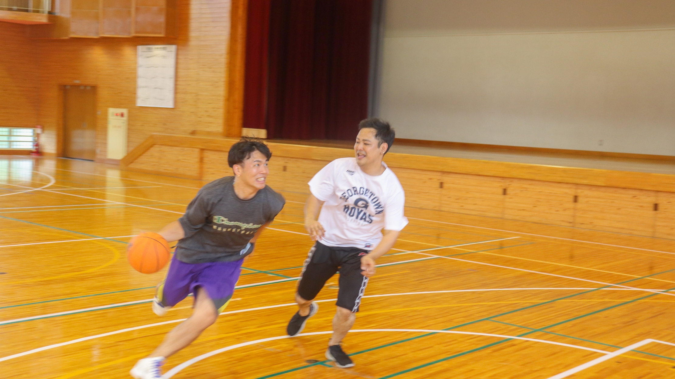 近隣の体育館_バスケの様子