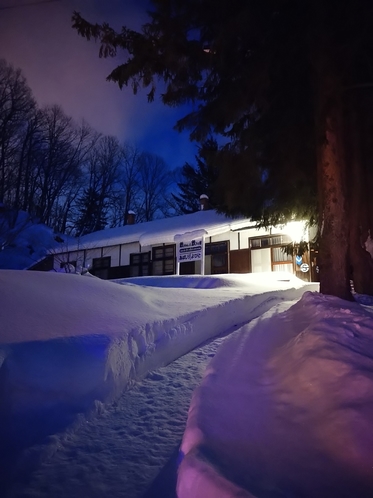 真冬の雪の様子　冬季は休館してます。４月下旬から１０月中旬までの半年営業です。