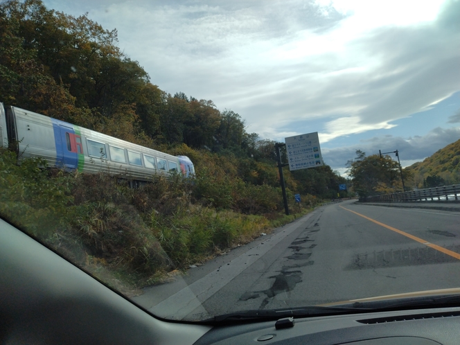 網走～湖畔　道路並走の石北本線（助手席同乗時に撮影）