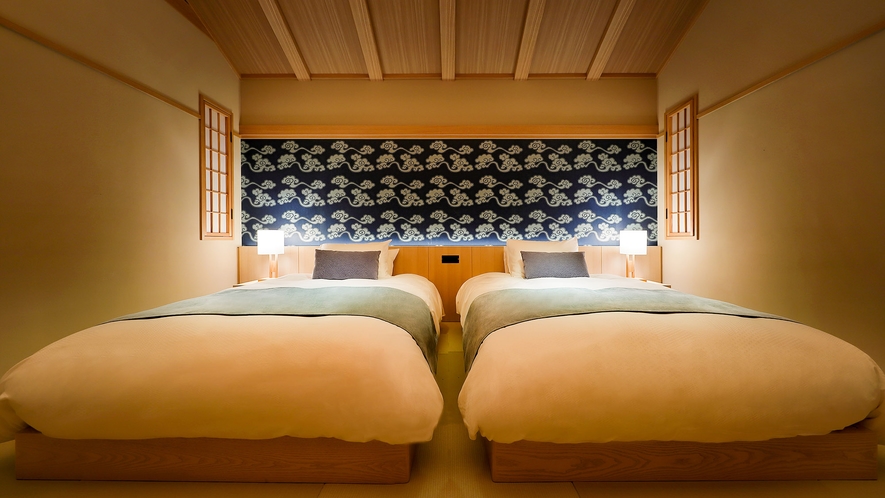 ・【離れ和室85平米・慶雲】寝室のベッドはセミダブルが２台です