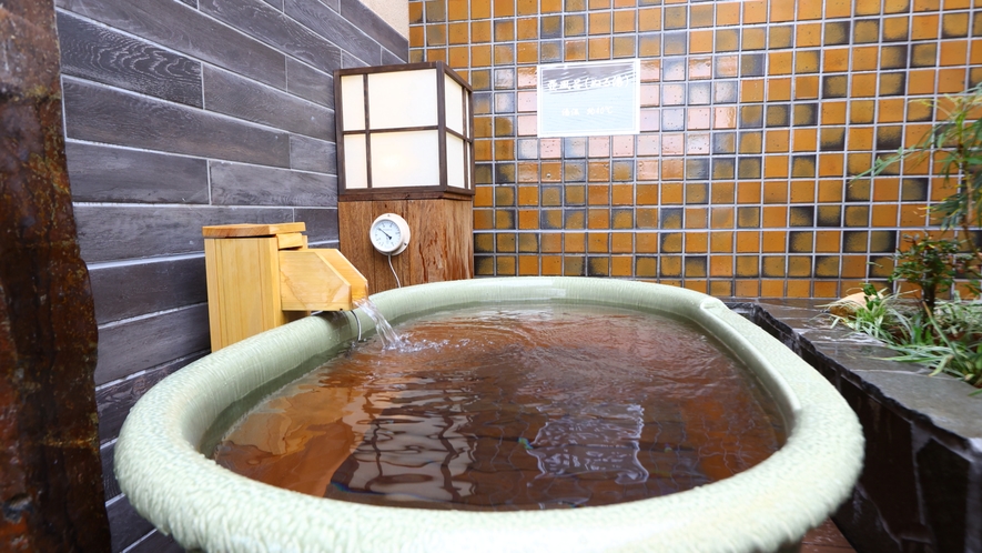 【天然温泉大浴場・女子】壺風呂（ぬる湯 湯温：約40℃）
