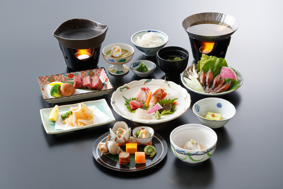 【夕食グレードアッププラン】特別会席料理で富山の山海の幸に舌鼓◇飲み放題＆朝食バイキング（2食付き）