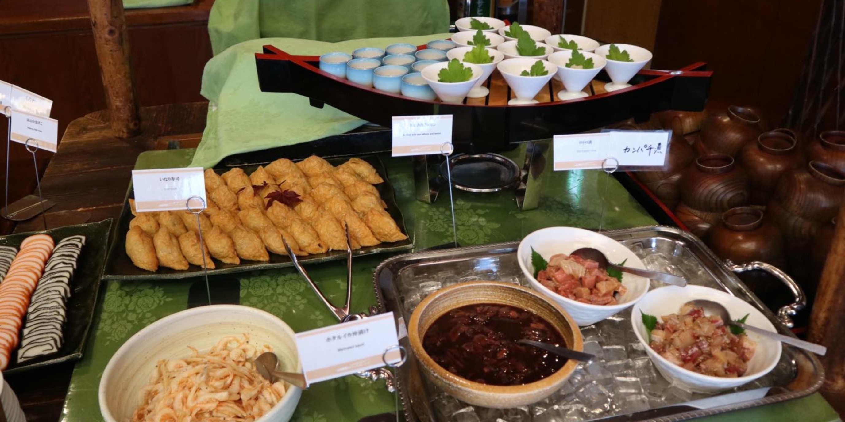 朝食バイキング富山の郷土料理（刺身・稲荷）