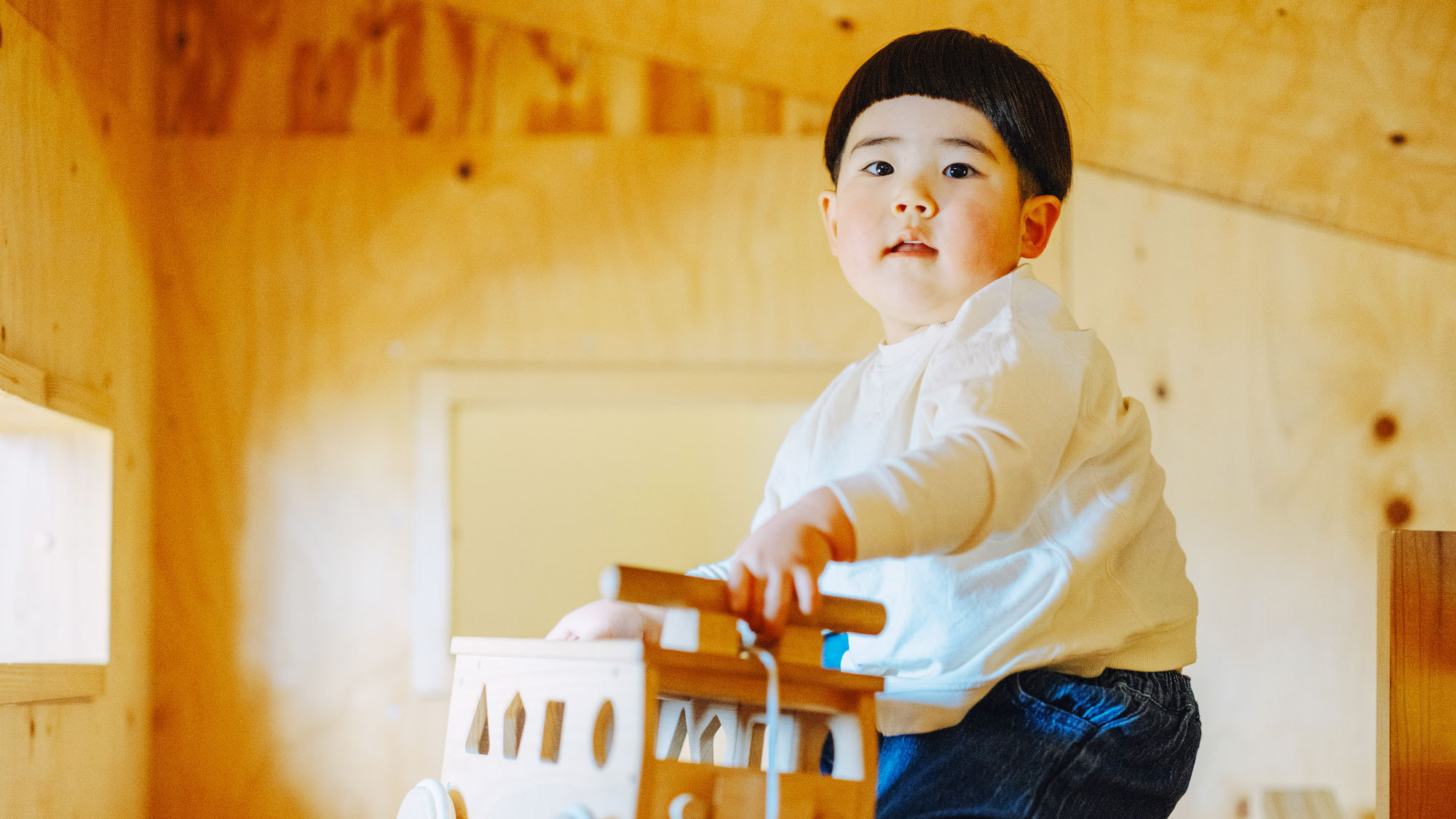 【ファミリールーム"ハウス"】小屋のロフト部分は天井も高く、お子様も広々と遊べます。