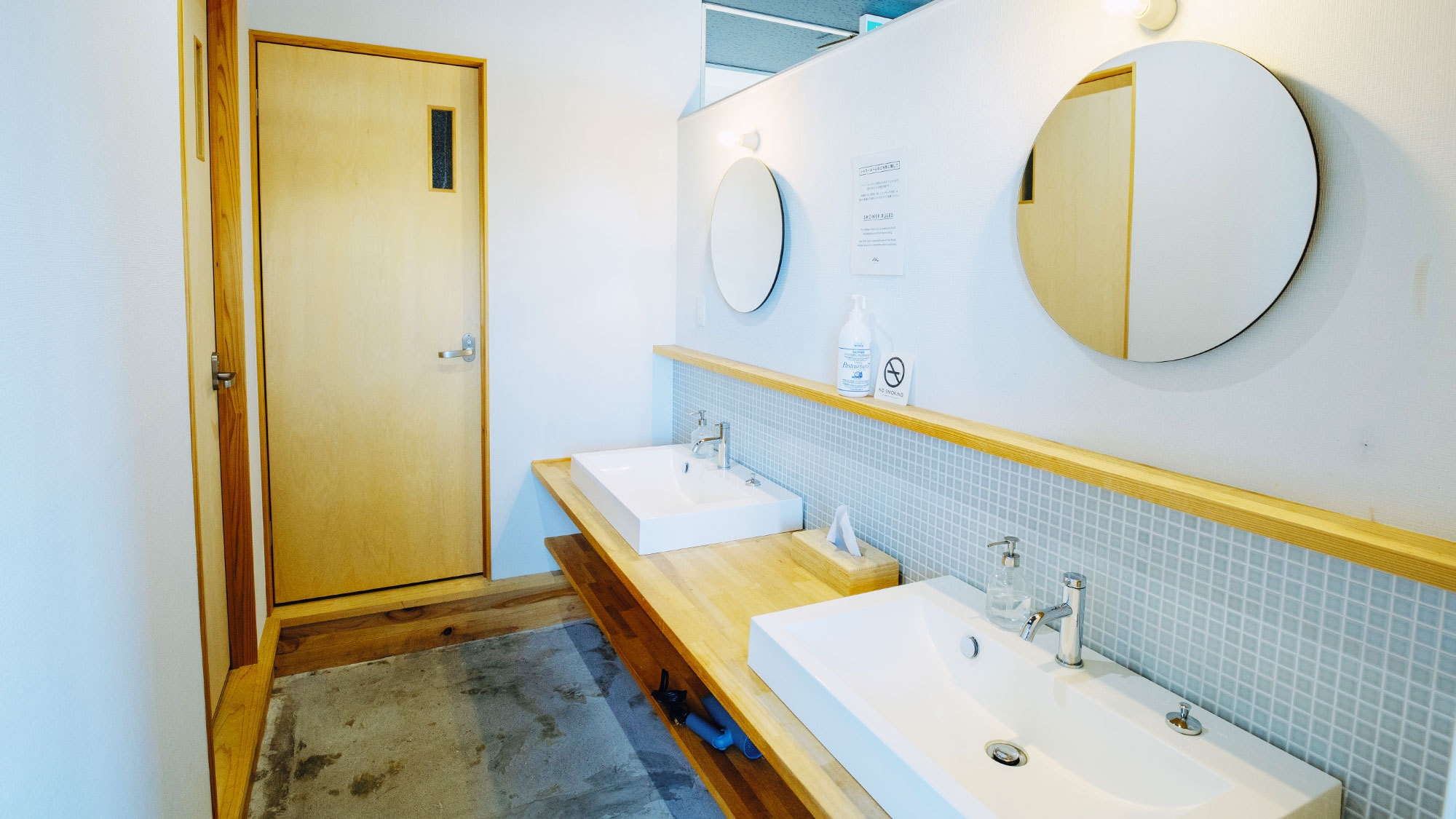 【個室×素泊まり】選べる5タイプのお部屋♪カフェスペースあり＆W-Fi完備＜シャワー・トイレ共用＞