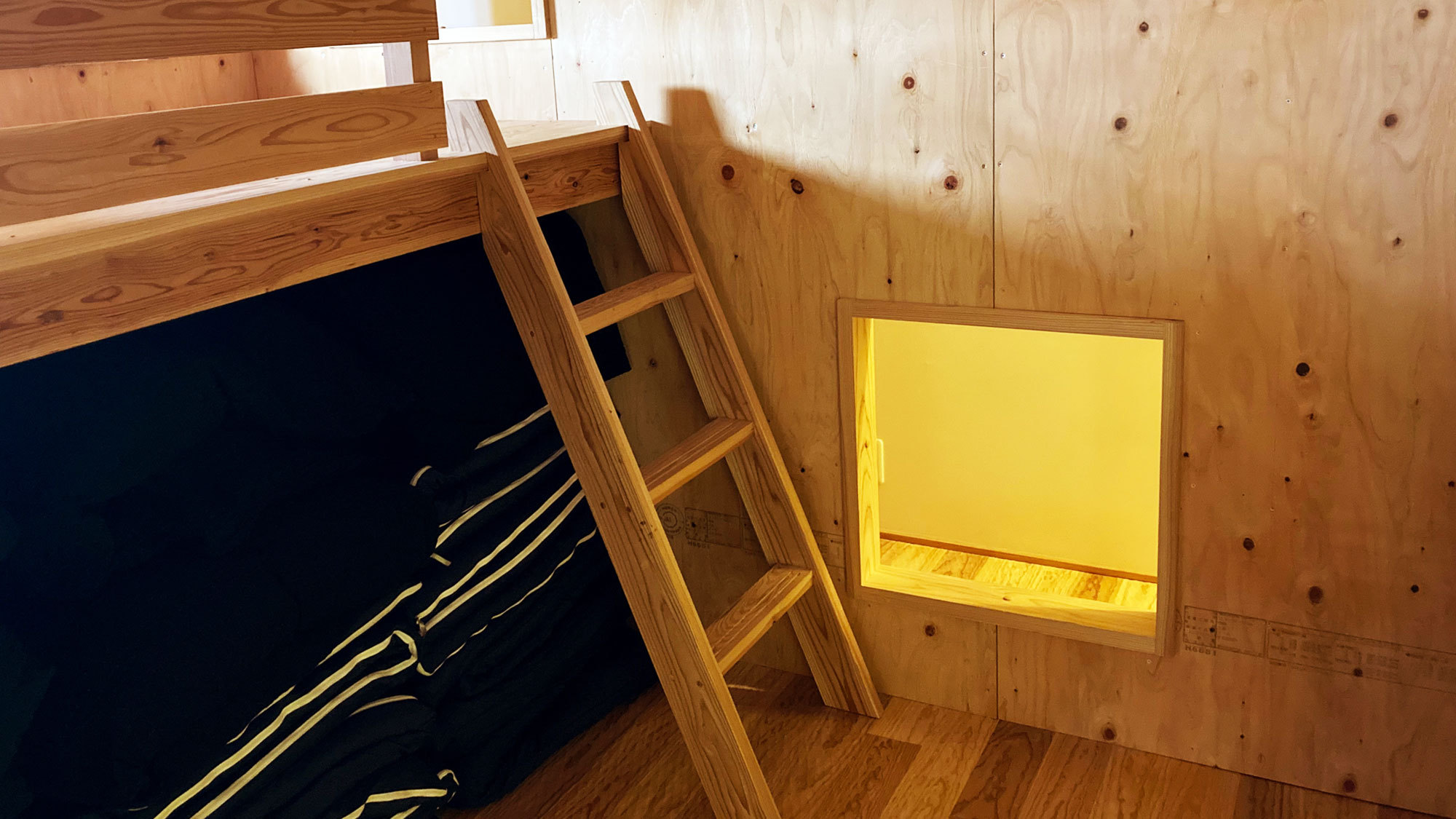 【ファミリールーム"ハウス"】室内に木製の小屋付き（33m²）