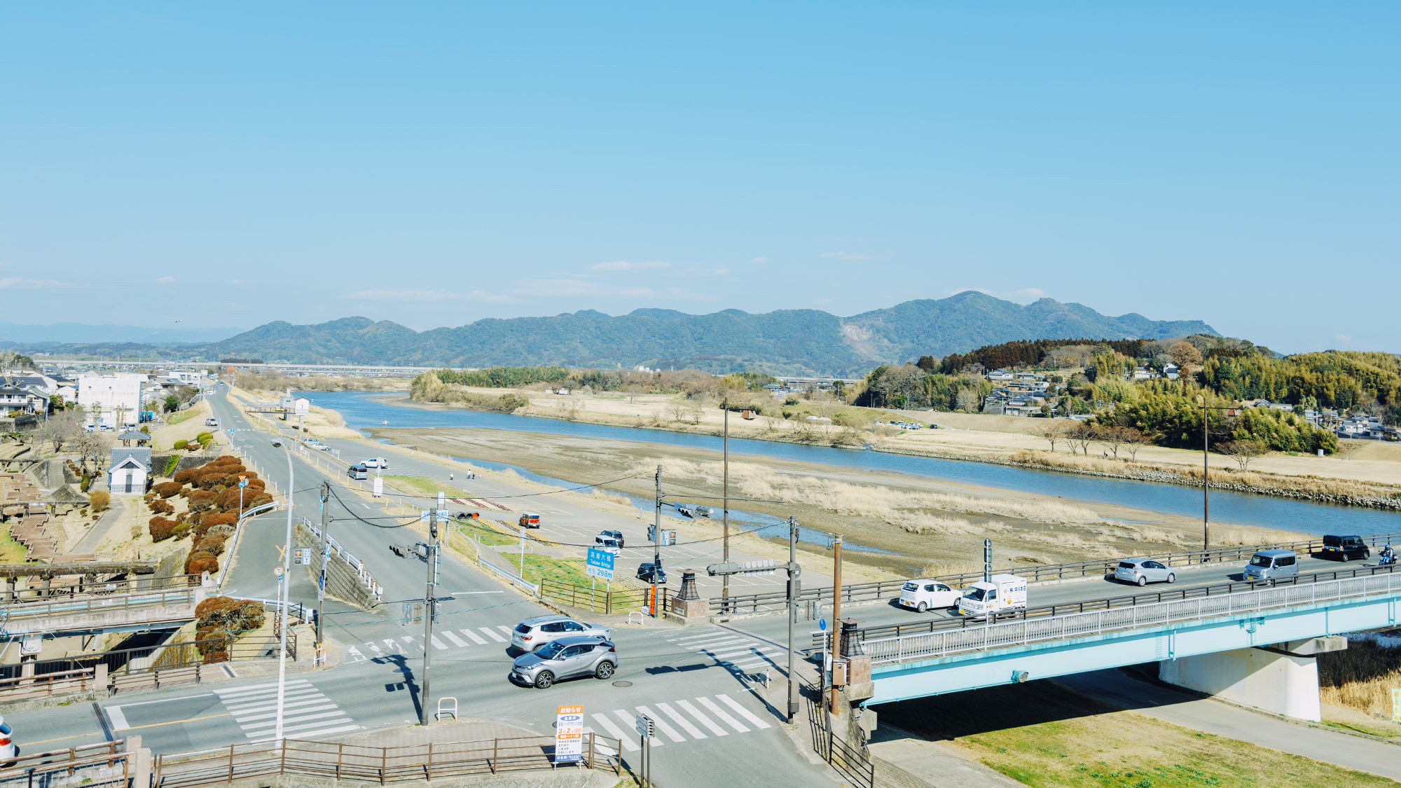 【駐車場】お車でお越しの際は「菊池川河川敷駐車場」が無料でご利用いだけます。