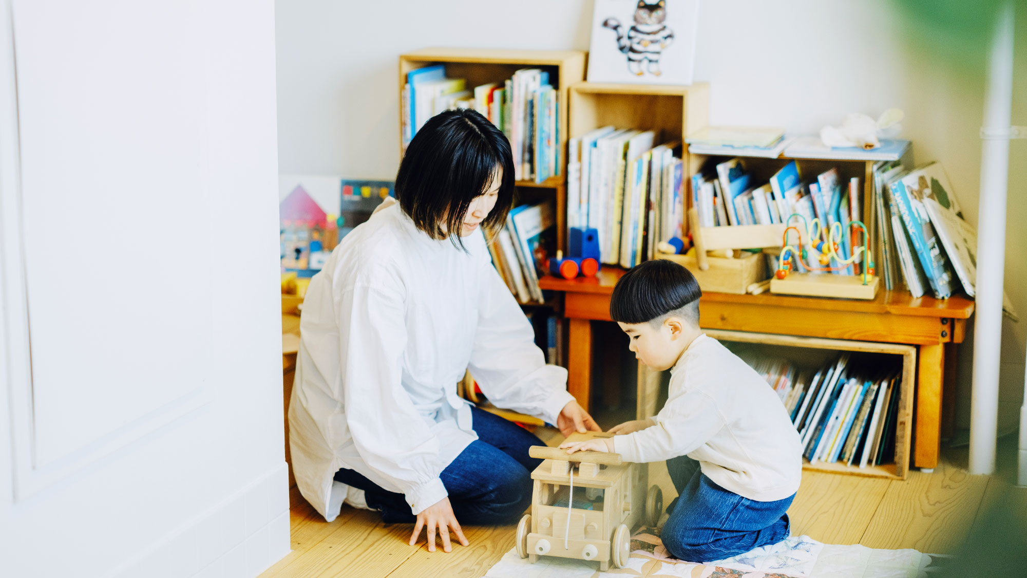 【1階・カフェラウンジ】お子様とお過ごしいただけるキッズスペースもございます。