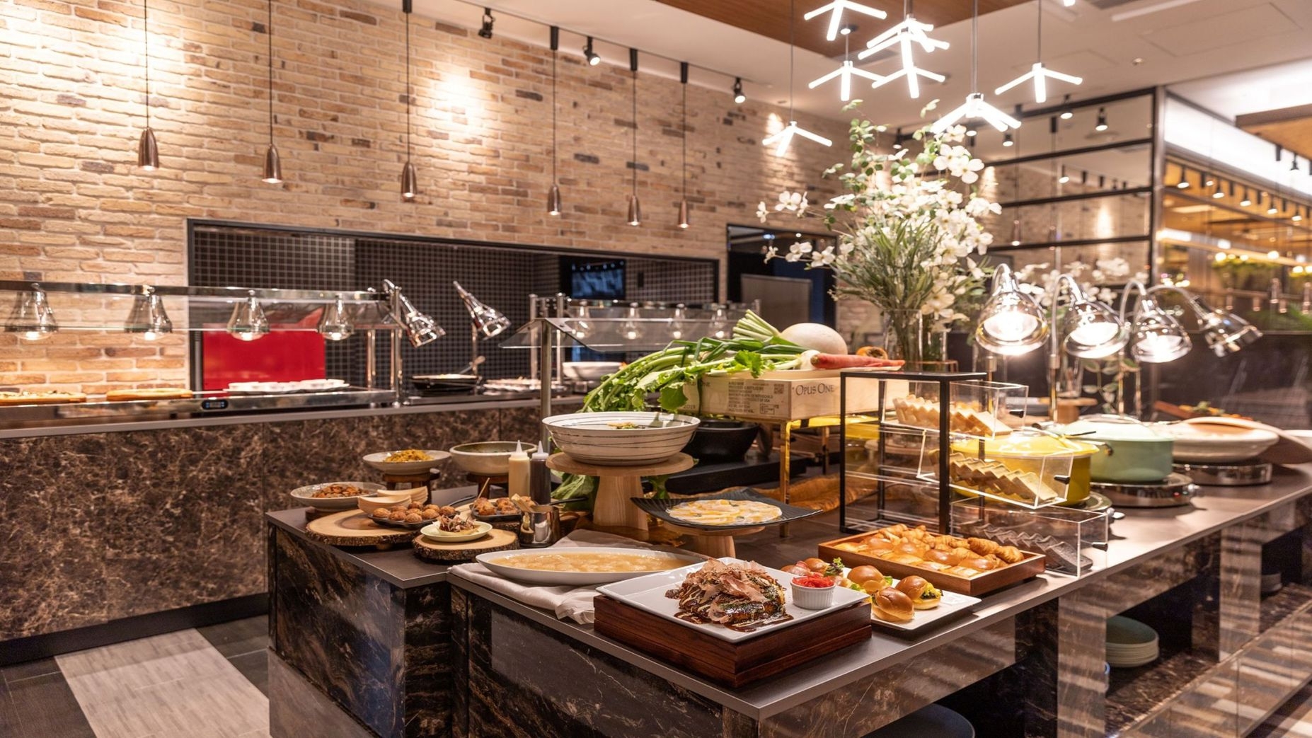 【タングルティーザー＆11時レイトアウト付き】スイートルーム3階レストラン朝食付きプラン