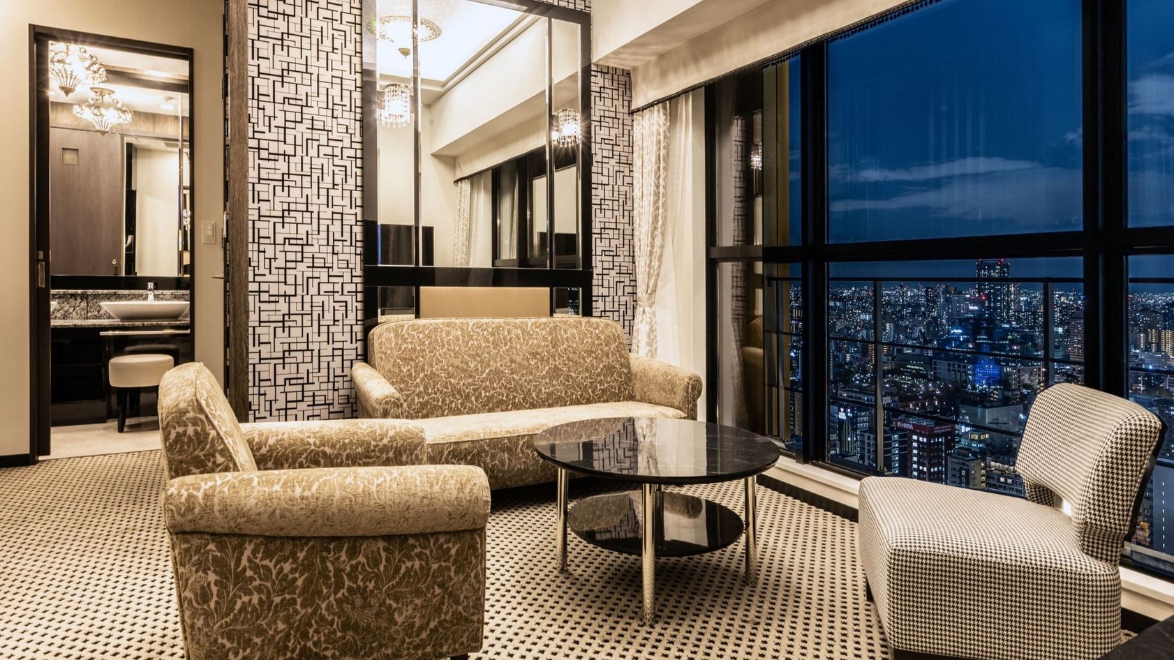 【タングルティーザー＆11時レイトアウト付き】スイートルーム3階レストラン朝食付きプラン