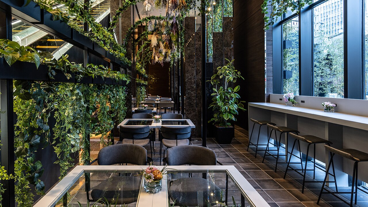 フラワーショップ&カフェ　「モンパルナス 」（1階）