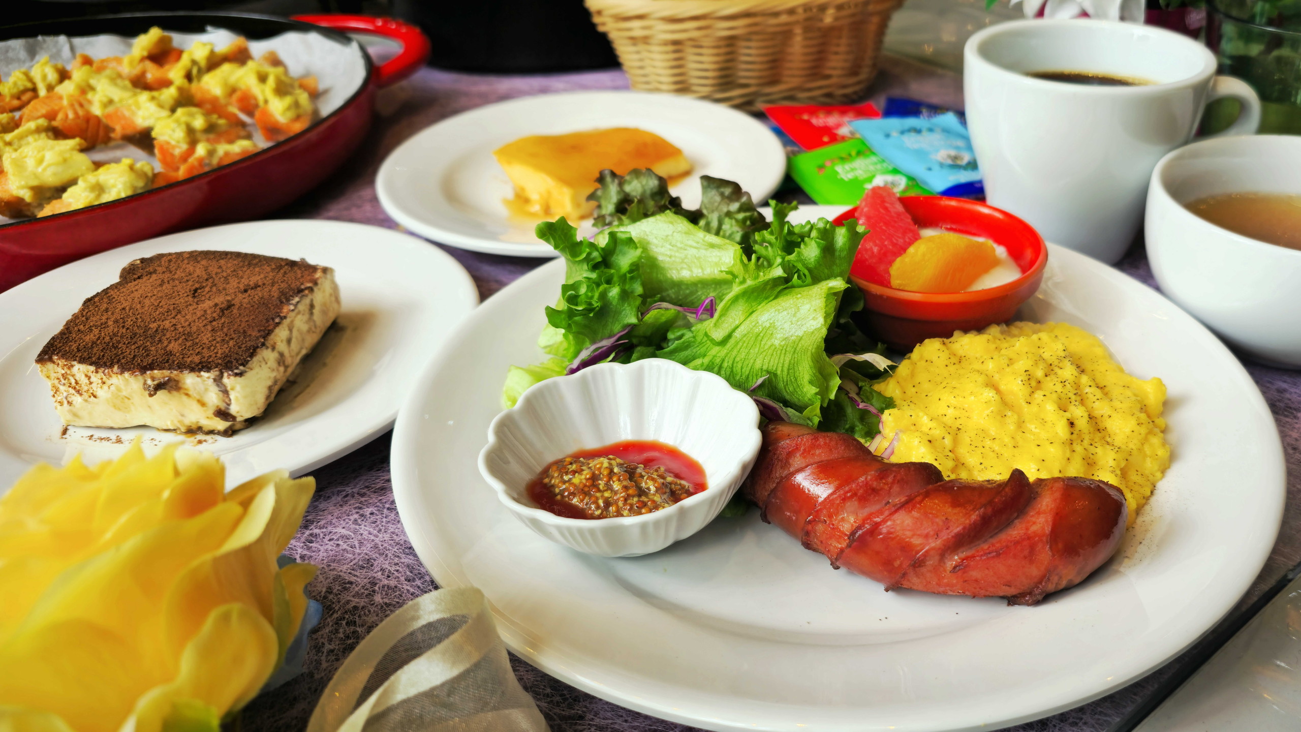 フラワーショップ&カフェ　「モンパルナス」（1階）