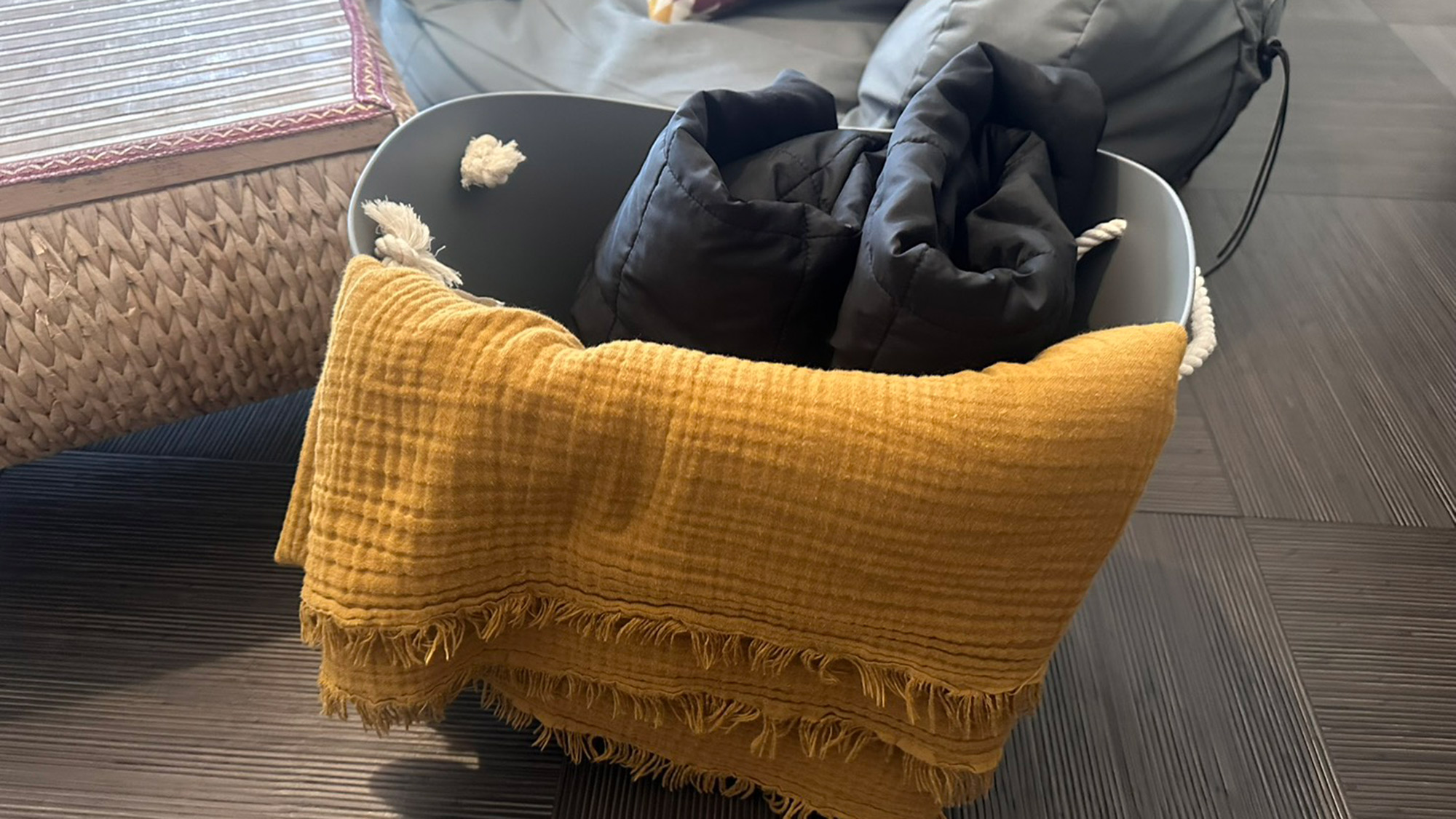 ・【グランピングドーム・共通】お部屋は冷暖房完備！さらにブランケットも常備しています