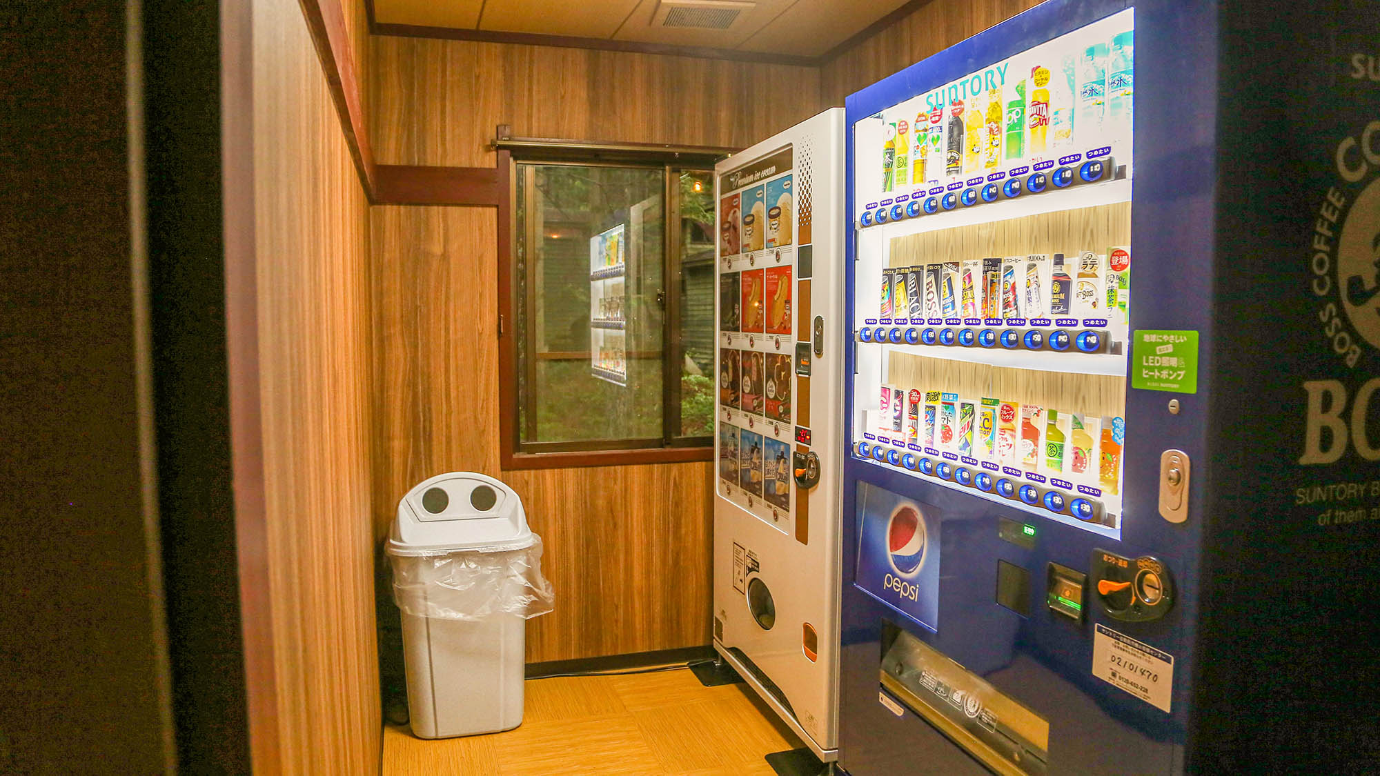 ・自販機：清涼飲料水やアイスクリームをお求めいただけます