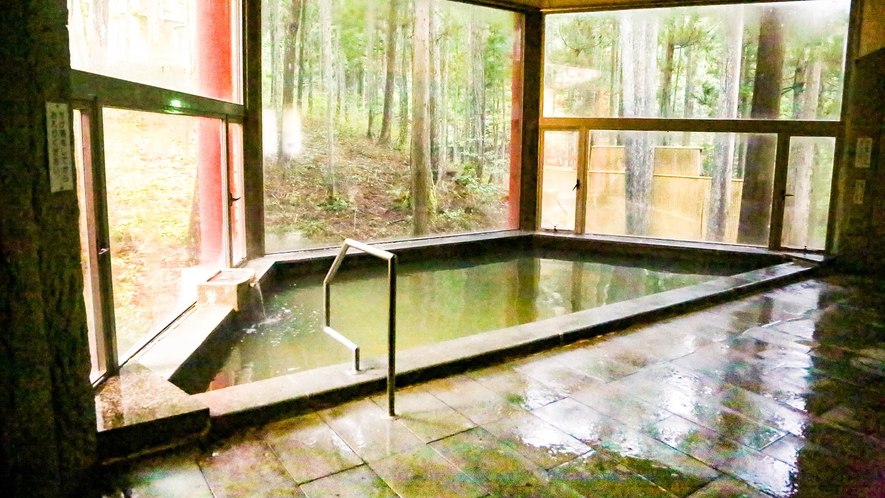 ・【天然温泉大浴場「木もれび」】地下約1000mから湧出する湯量が豊富な天然温泉です