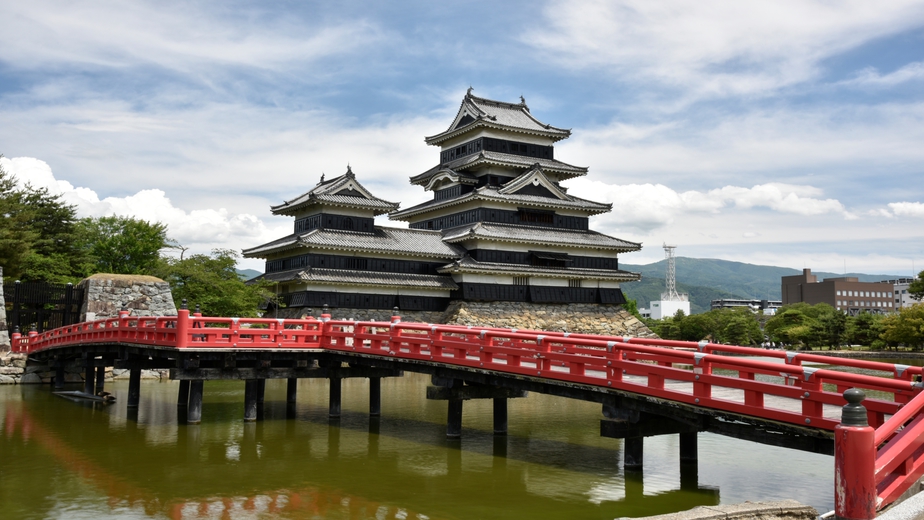 ■松本城6月(提供-新まつもと物語)