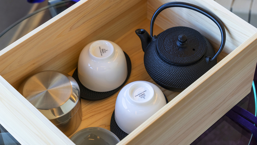 【こだわりのお茶セット】南部鉄器の急須で淹れるお茶をぜひご賞味ください。