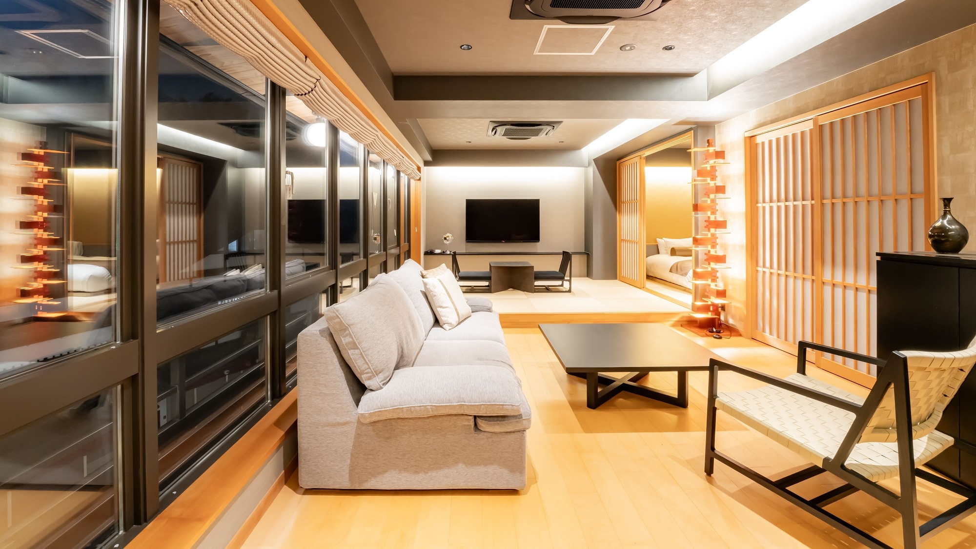 【デラックスツイン・デラックスファミリー】落ち着いた設えに包まれて、心安らぐひととき。