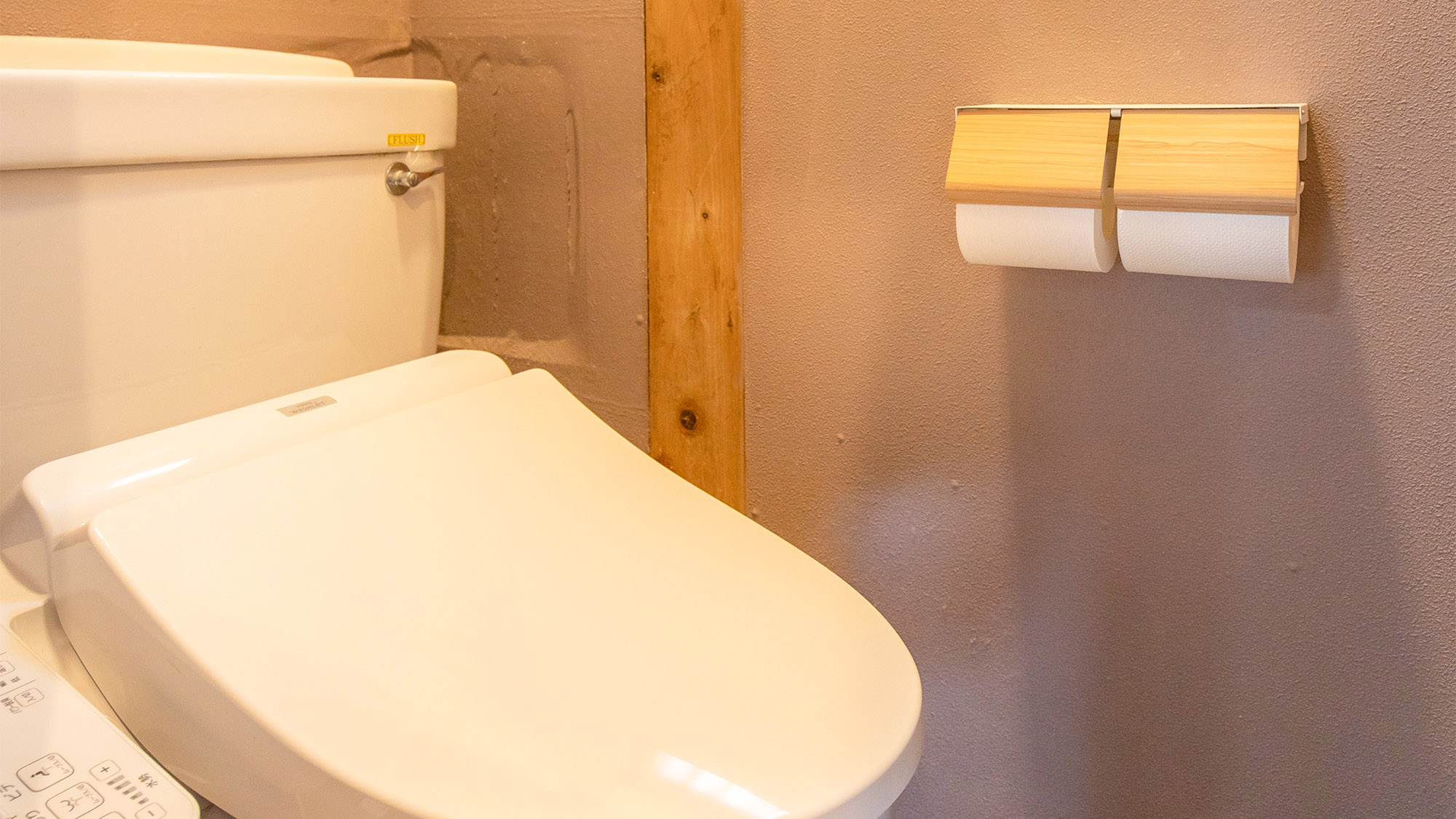 ・温水洗浄付きトイレです