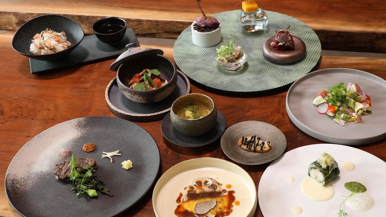 1日2名1組様限定！ご夕食はカウンター席でシェフ自慢の薪火料理を目でも堪能！露天風呂付客室で1泊2食