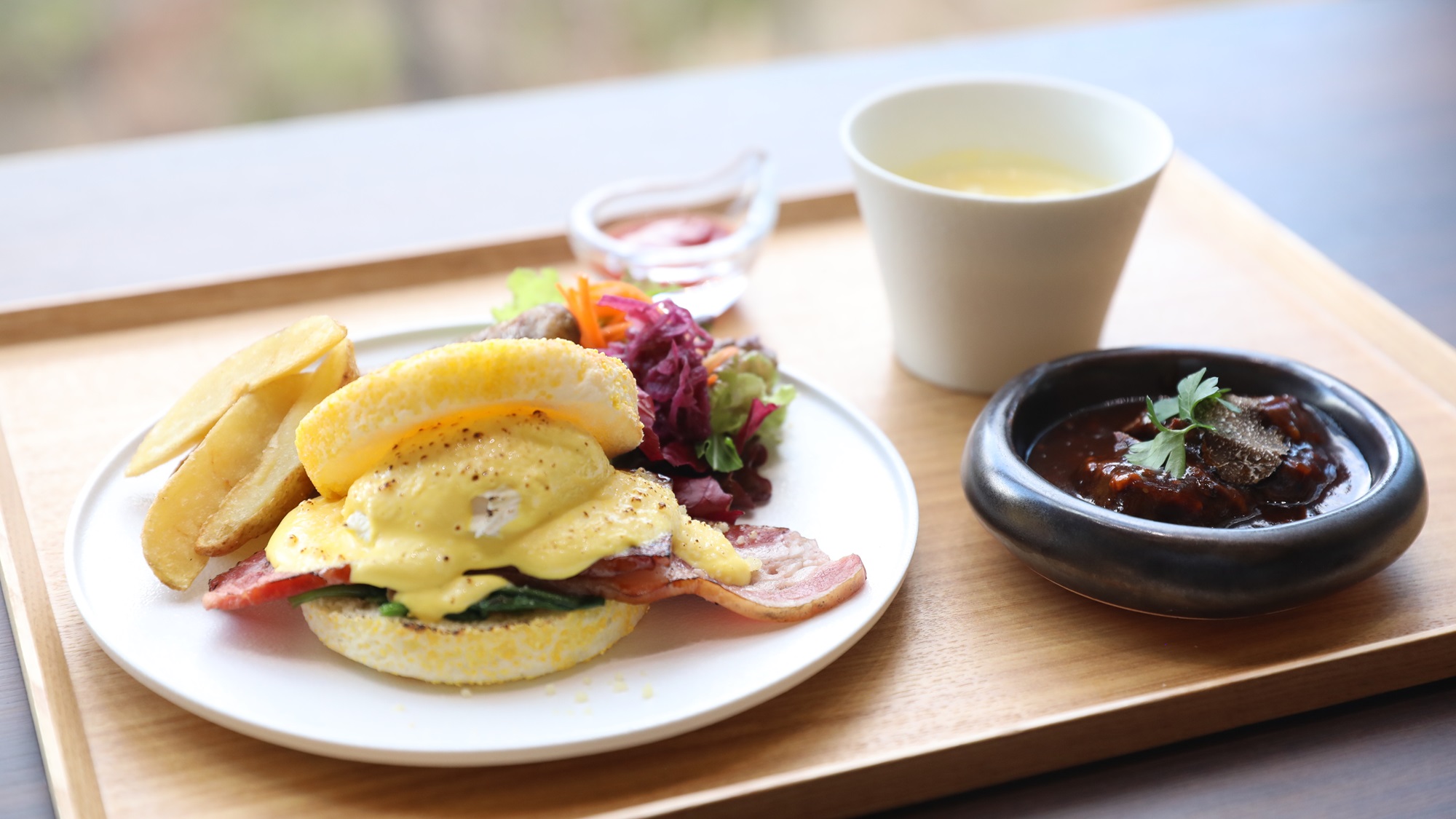 【ご朝食】洋朝食一例＋ハーフブッフェをご用意。（2025年4月1日宿泊分～）