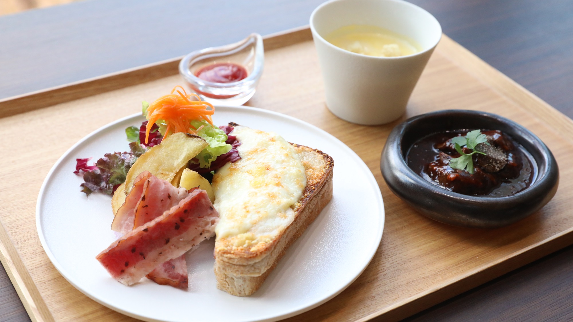 【ご朝食】洋朝食一例＋ハーフブッフェをご用意。（2025年4月1日宿泊分～）