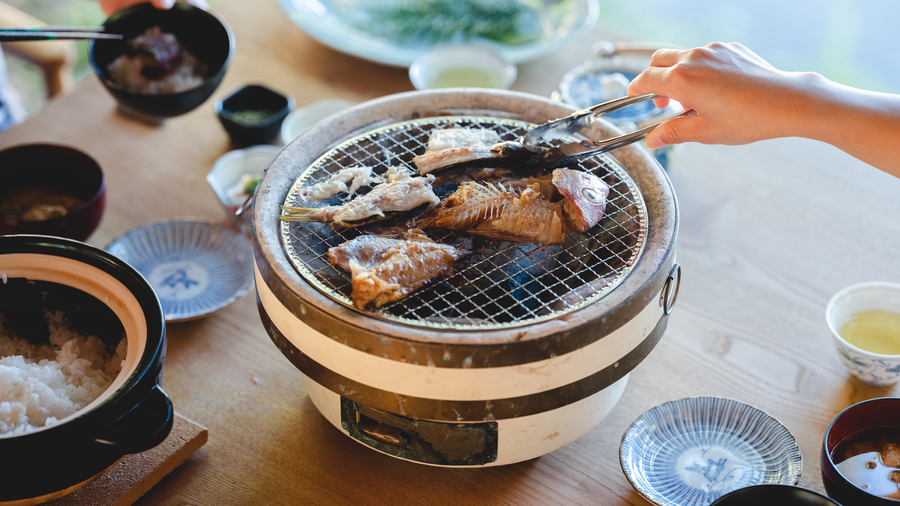 《1泊朝食》土鍋で炊いた白ご飯に特産のへしこを乗せて、、漁村暮らしを体験。