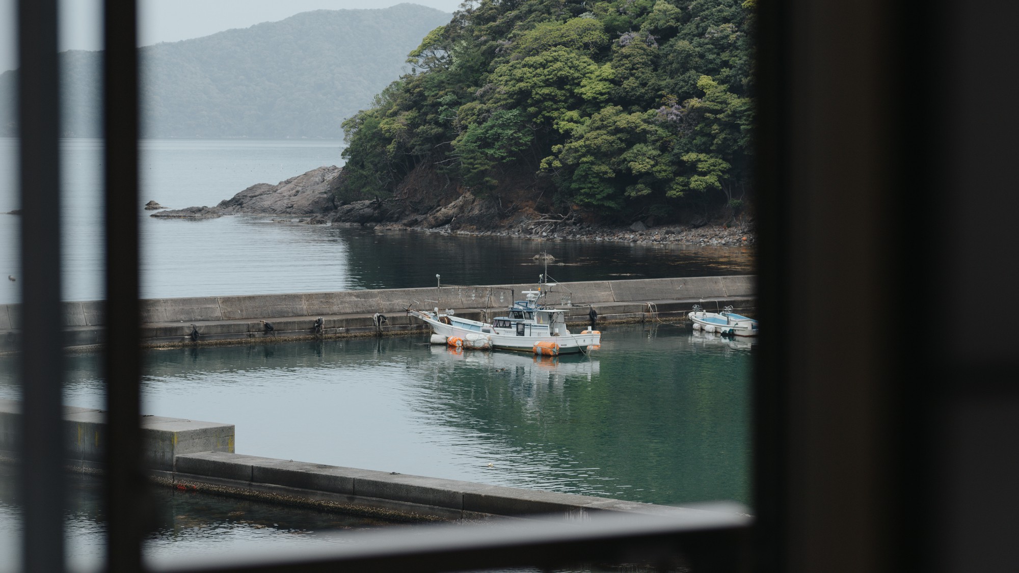 お部屋から見える若狭湾の風景