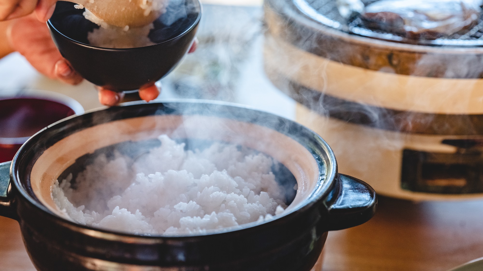 ご飯は土鍋で炊いた小浜のお米をご用意します。
