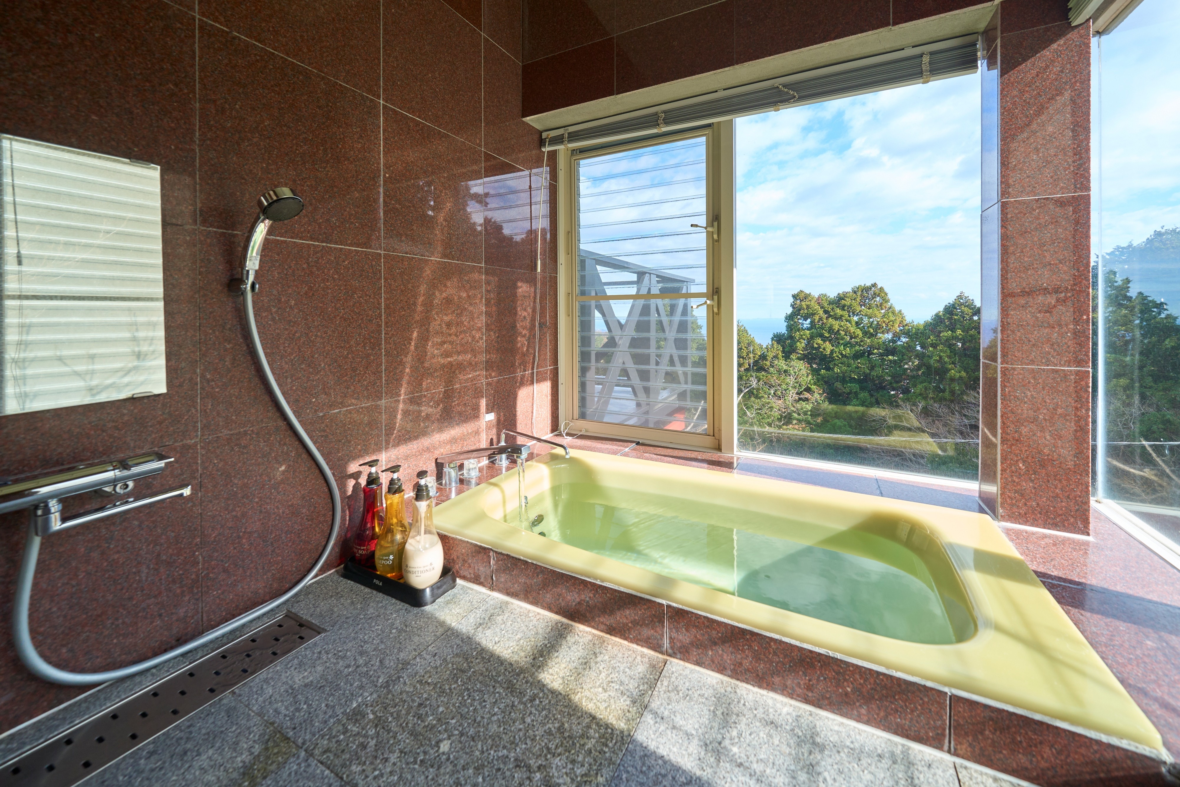 【バスルーム】プライベート温泉をご堪能いただけます