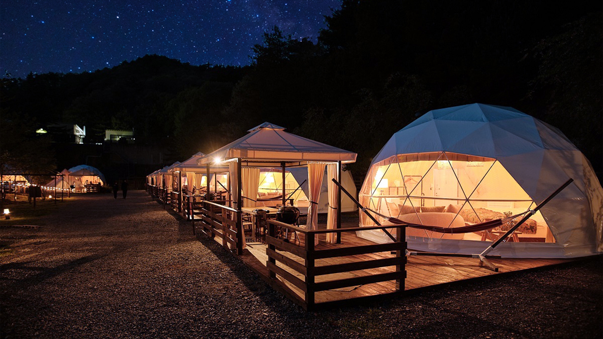 【GRAX DOME AIR】 夜には頭上に星々が。家族や友達とデッキで星空観察もひとつの過ごし方。