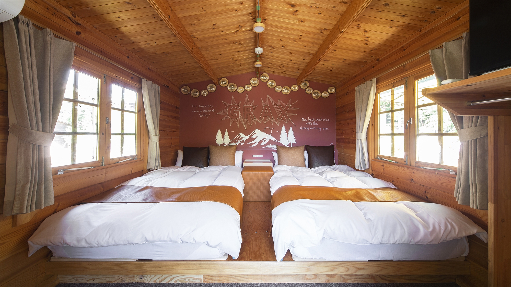 【ルミエールキャビン】 コンパクト、かつ、可愛い内装が魅力のルミエール。お部屋のカラーは様々。