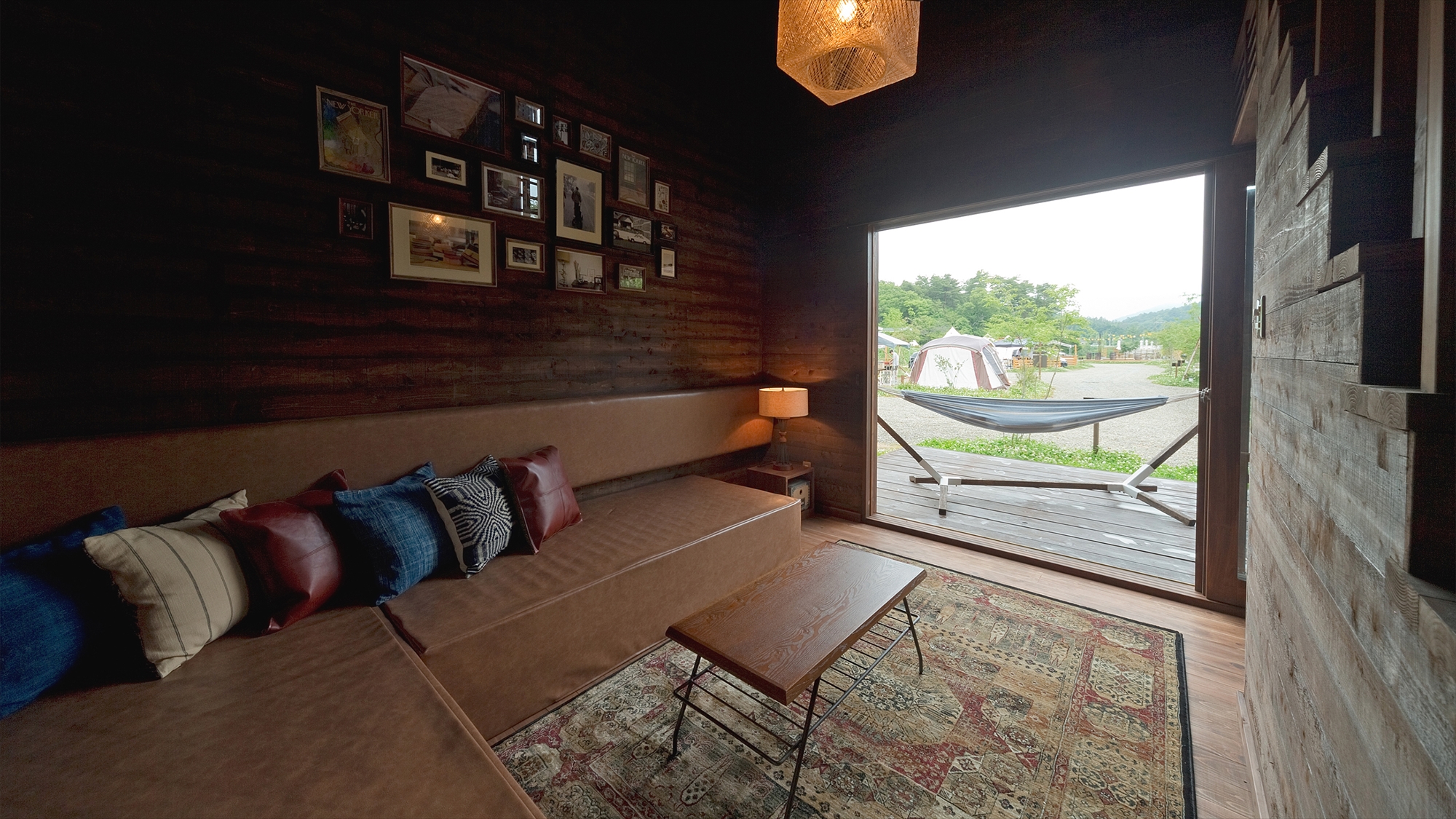 【DXキャビン】［1F］ 部屋で過ごしたり、ハンモックに揺られてのんびりしたり。思い思いのひとときを