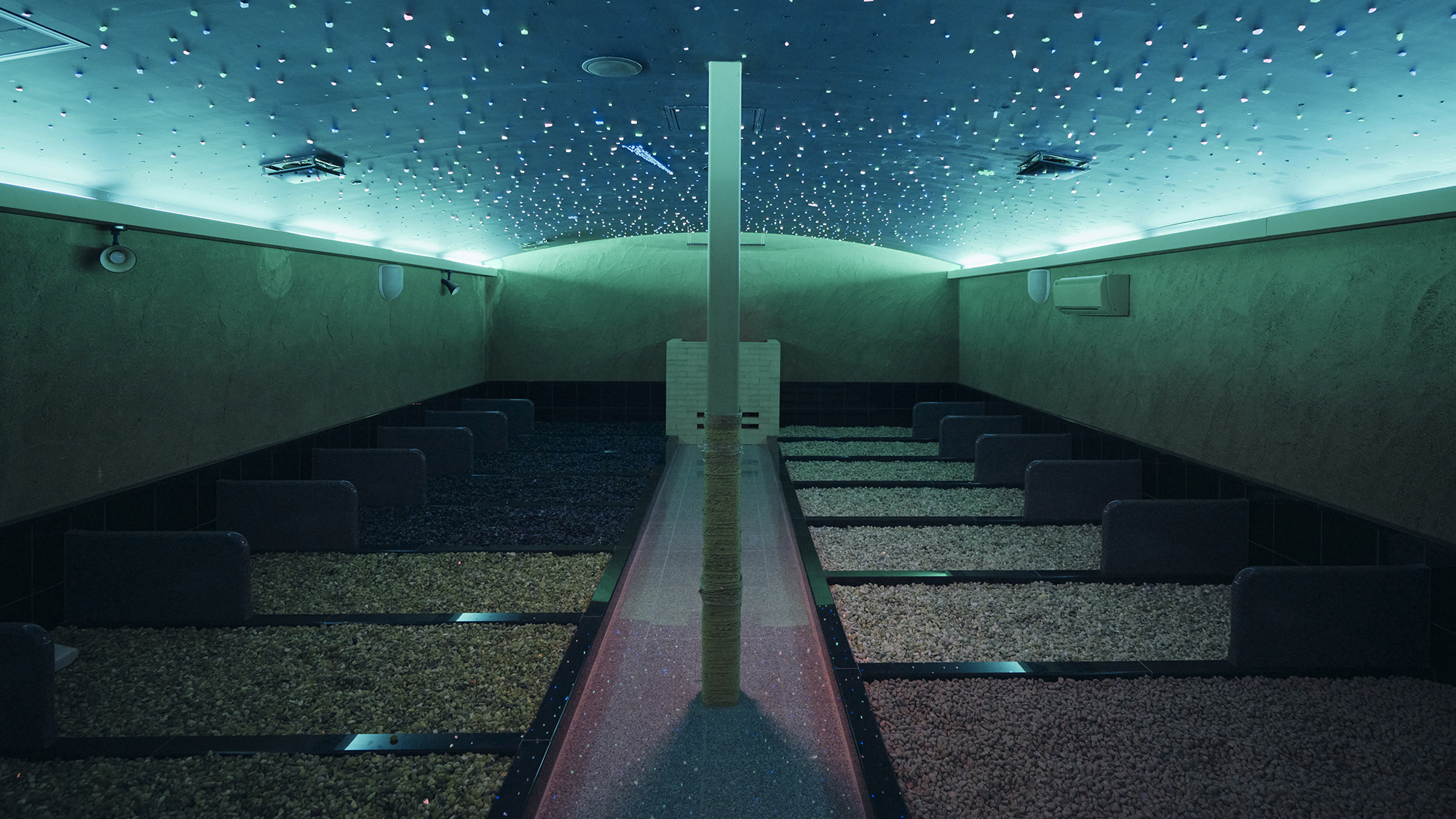 【スパエリア-るり湯-】［灼熱の部屋］ しっかりと汗を流せる本格岩盤浴ルーム。