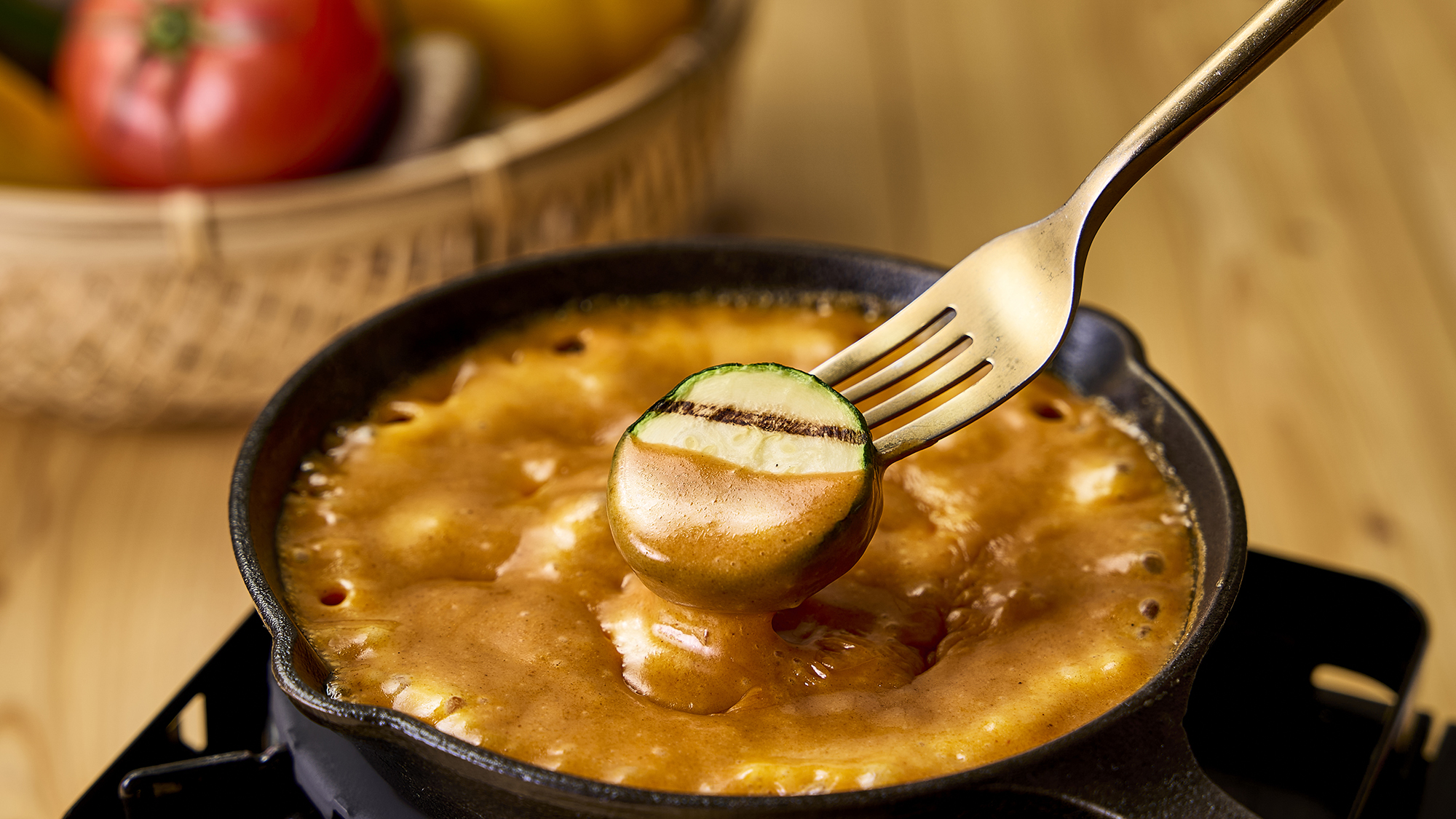 【ご夕食】［春夏/2025］ 前菜のお野菜は、カレーチーズソースのチーズフォンデュで堪能！