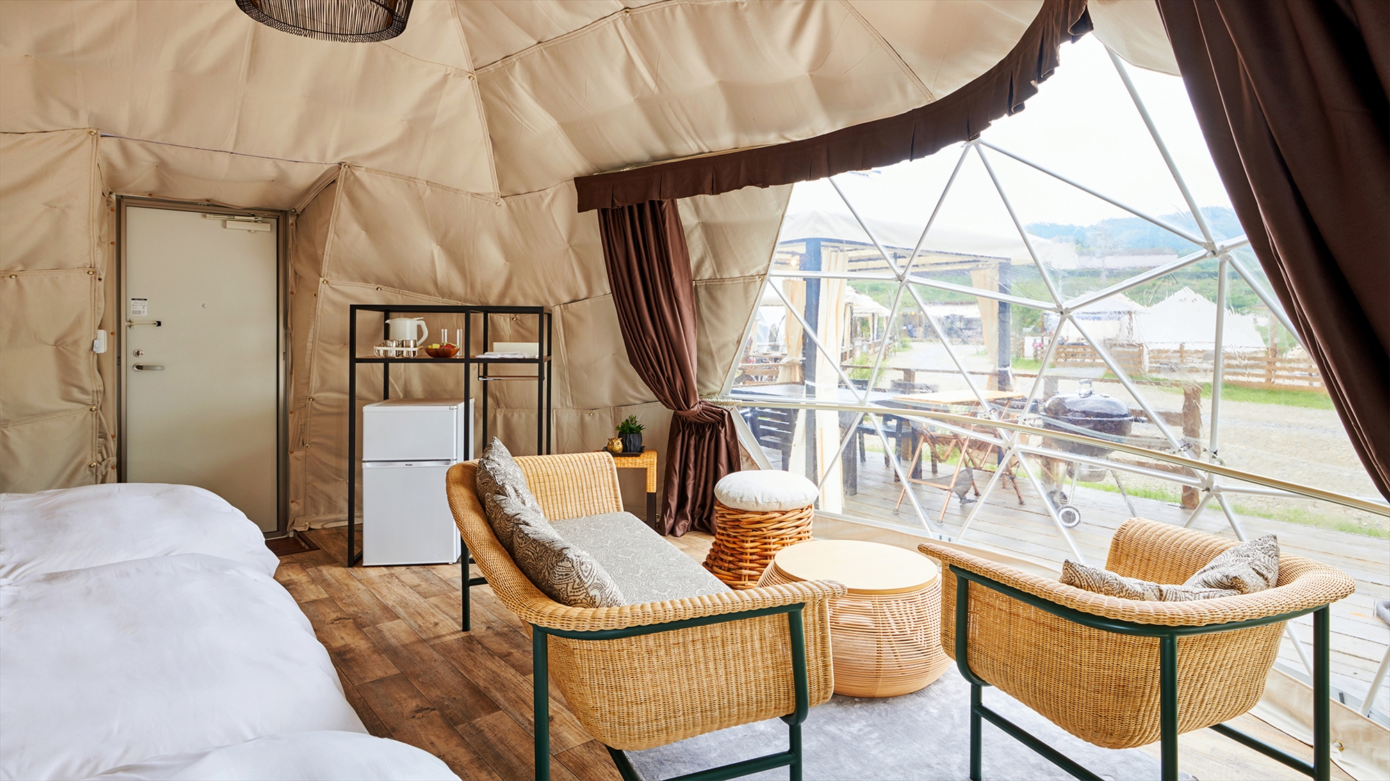 【ドーム-AIR-】 NATUREをテーマにした、シンプルで心地よいハンモック付ドーム型テント。