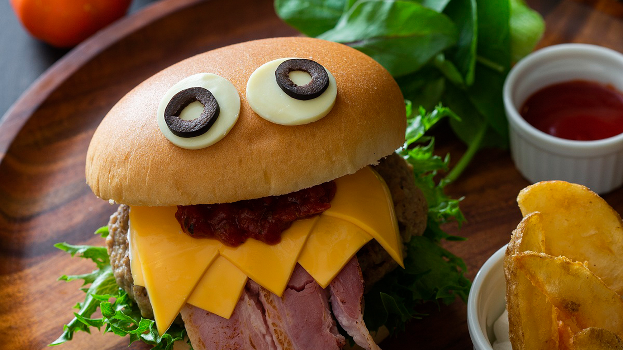 【朝食】 遊び心いっぱい！GRAXのハロウィン限定朝食「おばけバーガー」