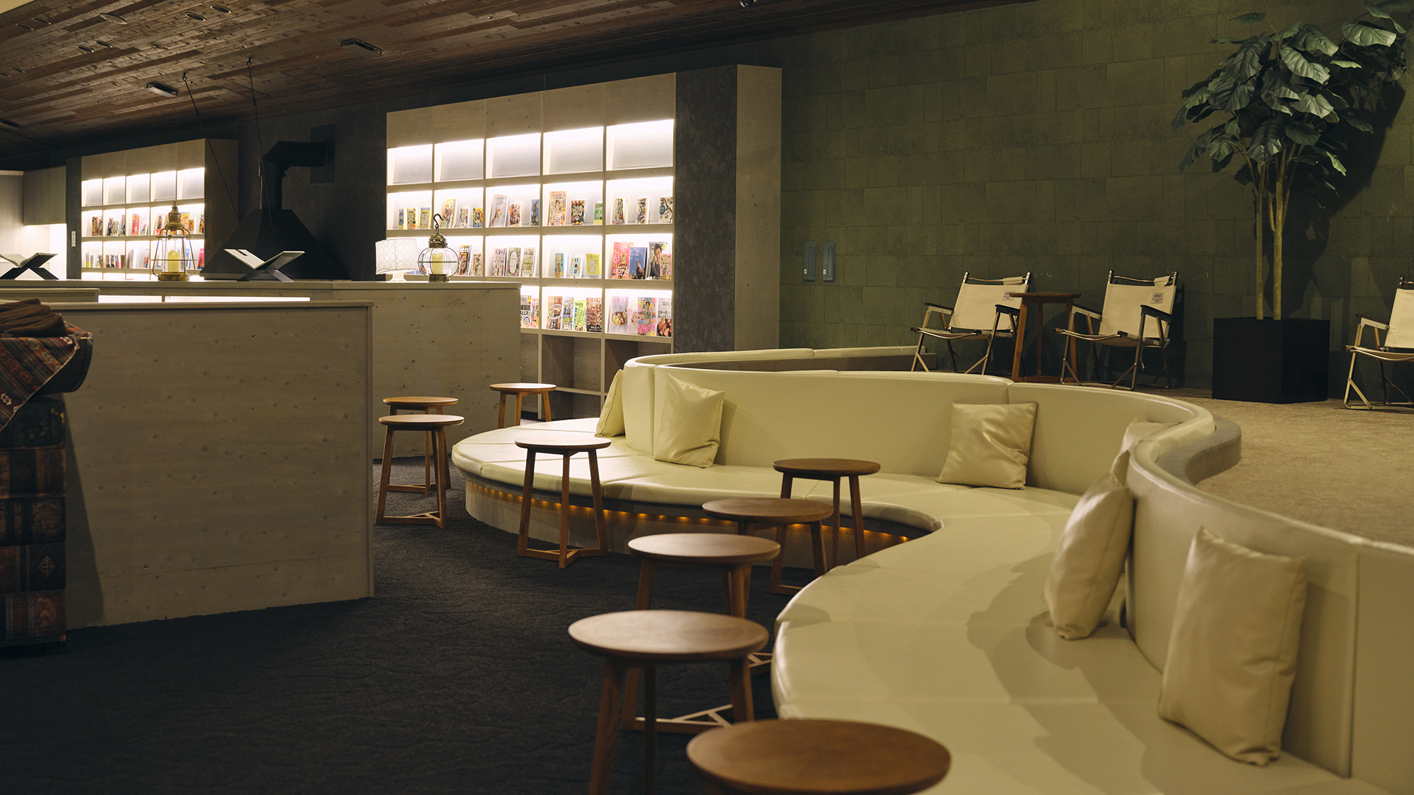 【スパエリア-るり湯-】［ランタンテラス］ ボックス席にテントエリア。お気に入りの場所を見つけて♪