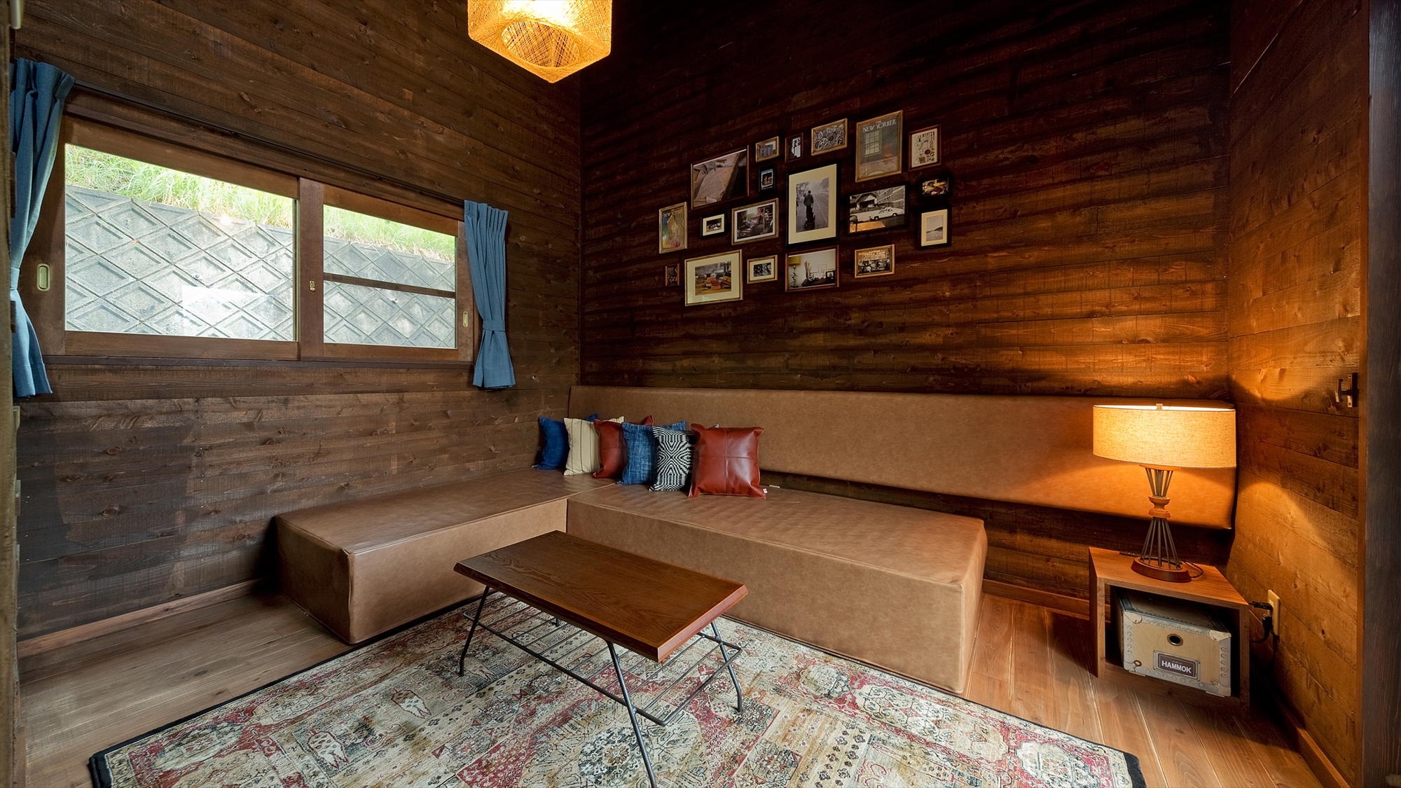 【DXキャビン】［1Fリビング］ GRAX唯一の2階建てタイプ。1階はデッキに繋がるリビング。