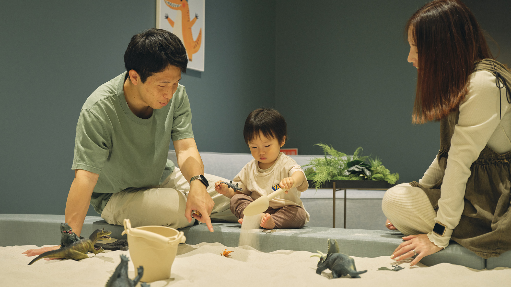 【スパエリア-るり湯-】［サンドパーク］ 大好きな砂遊びを室内で。ママも日差しを気にせず見守れます