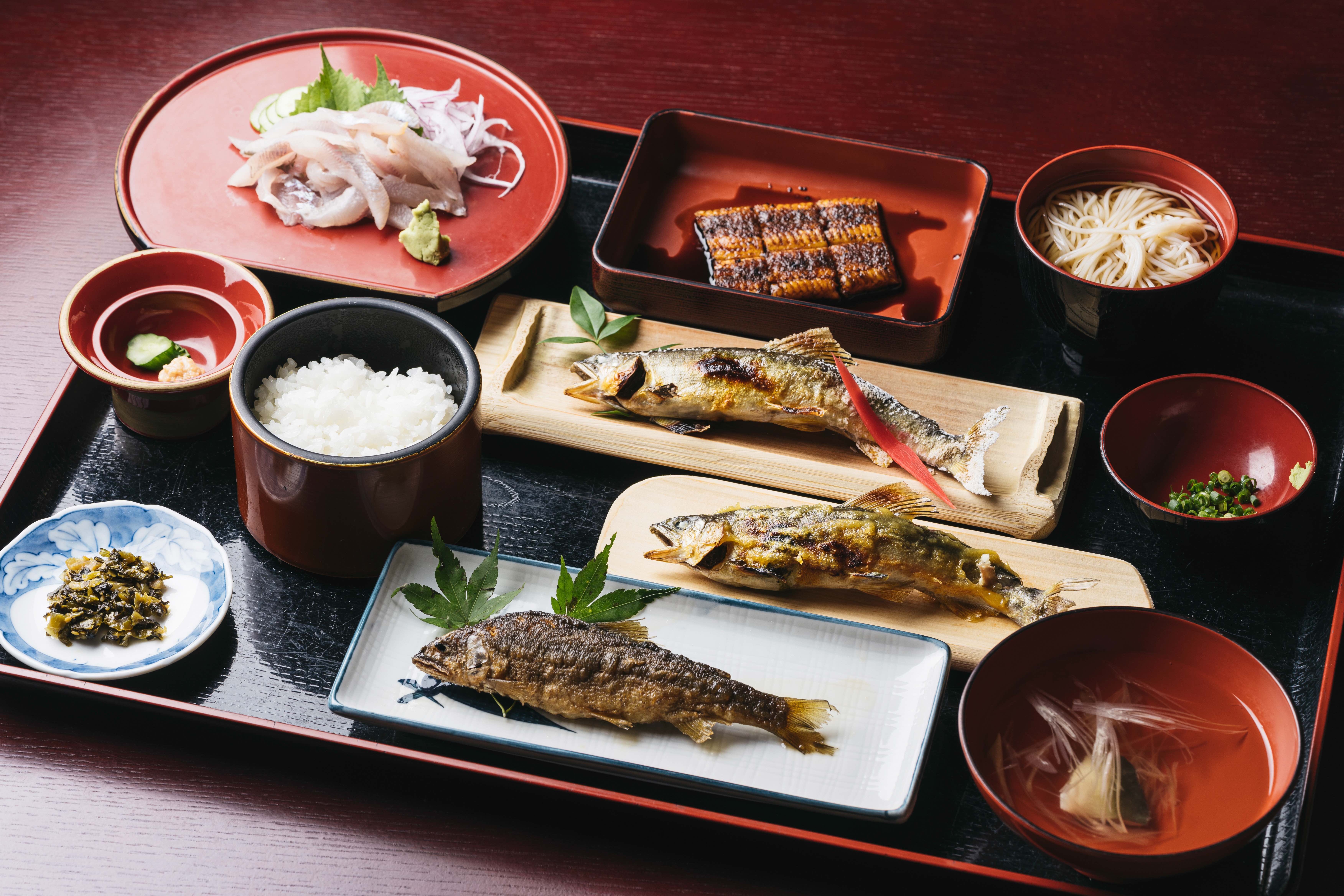 やな場  鮎コース料理