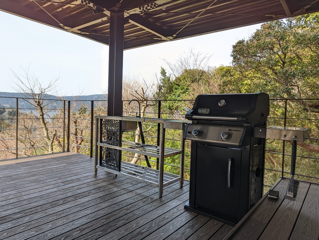 【素泊まり｜4泊】芦ノ湖を背景にBBQ｜家族・多人数のご利用におすすめ