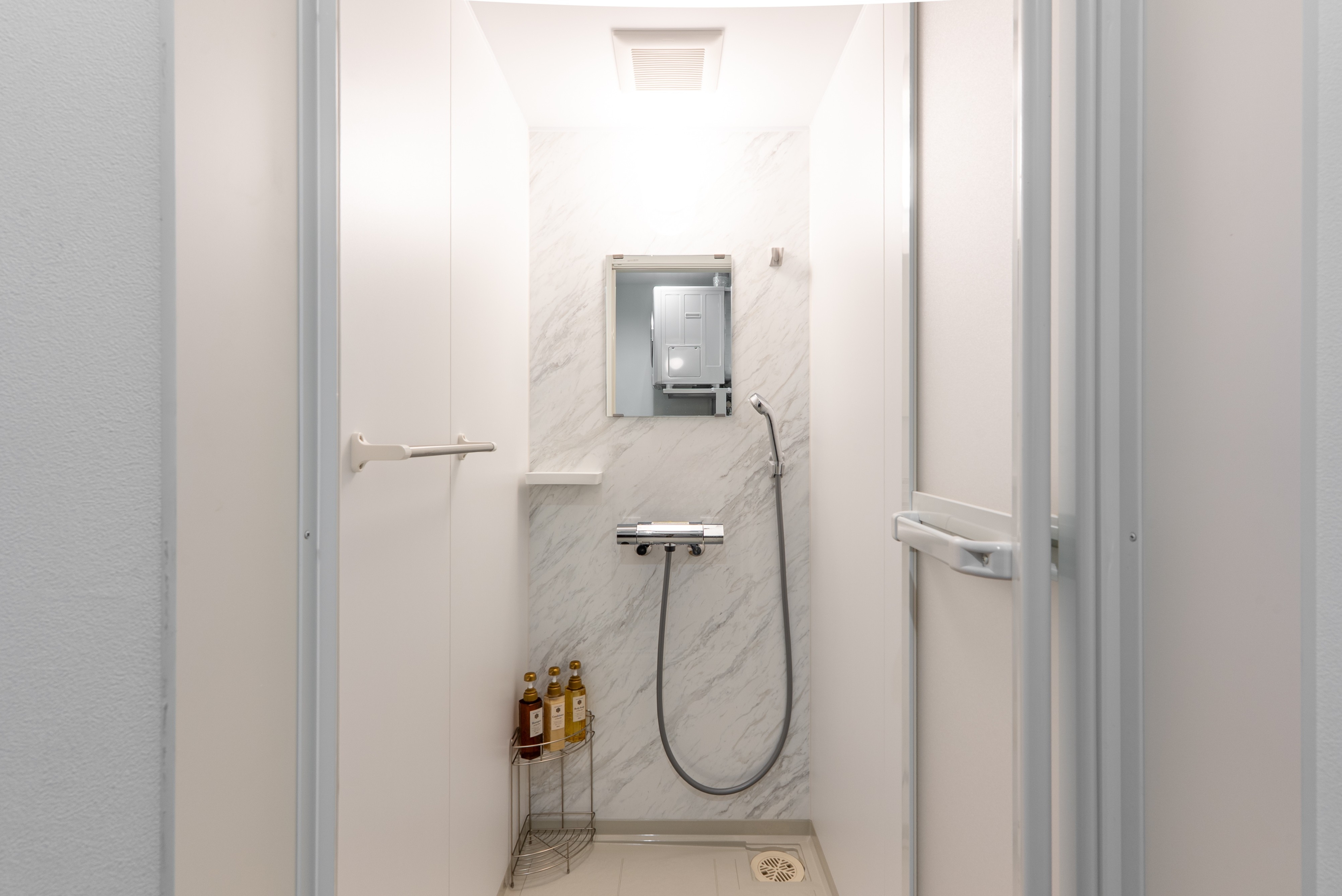 H棟：シャワールーム