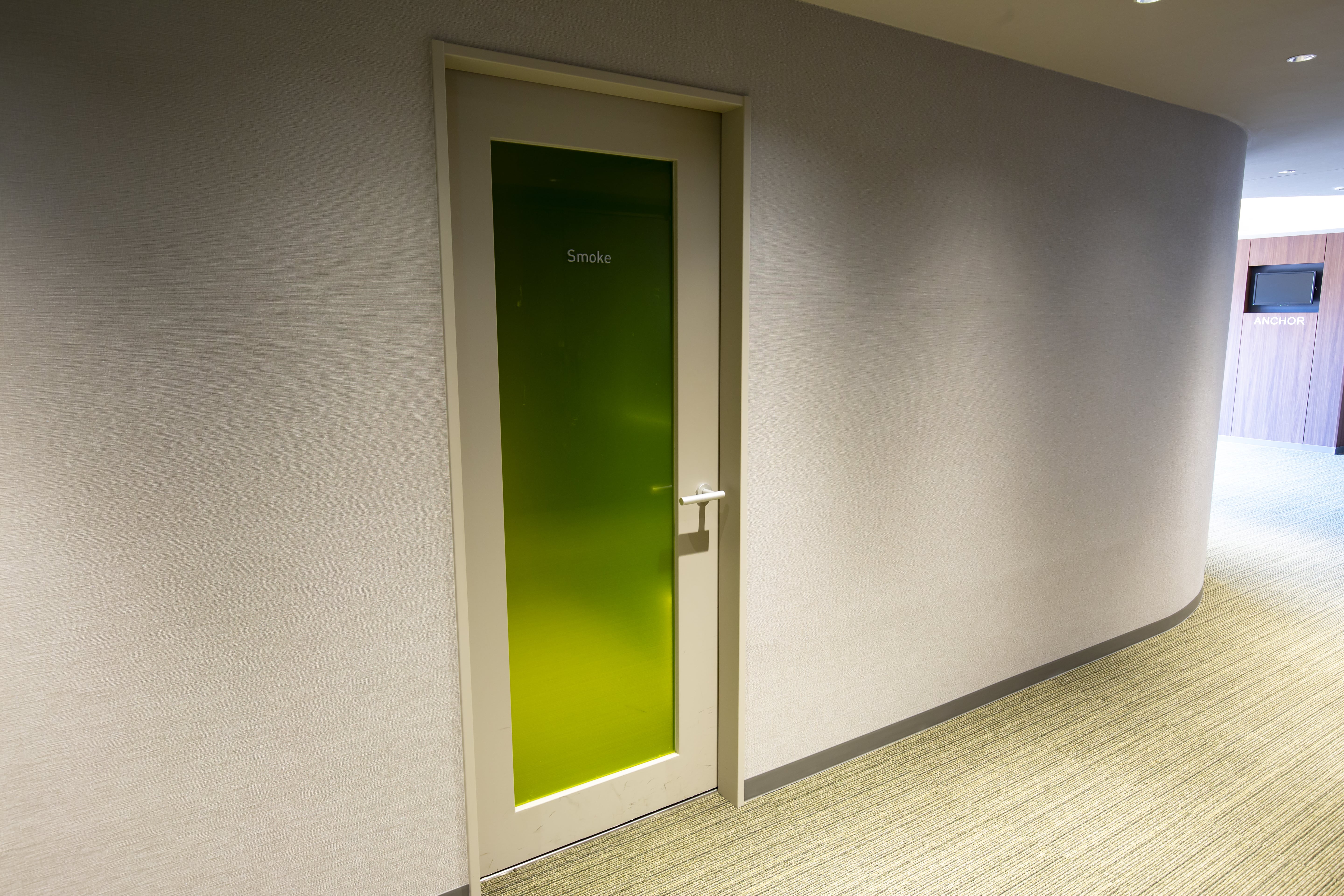 【2階喫煙所】紙タバコ・加熱式タバコ可能