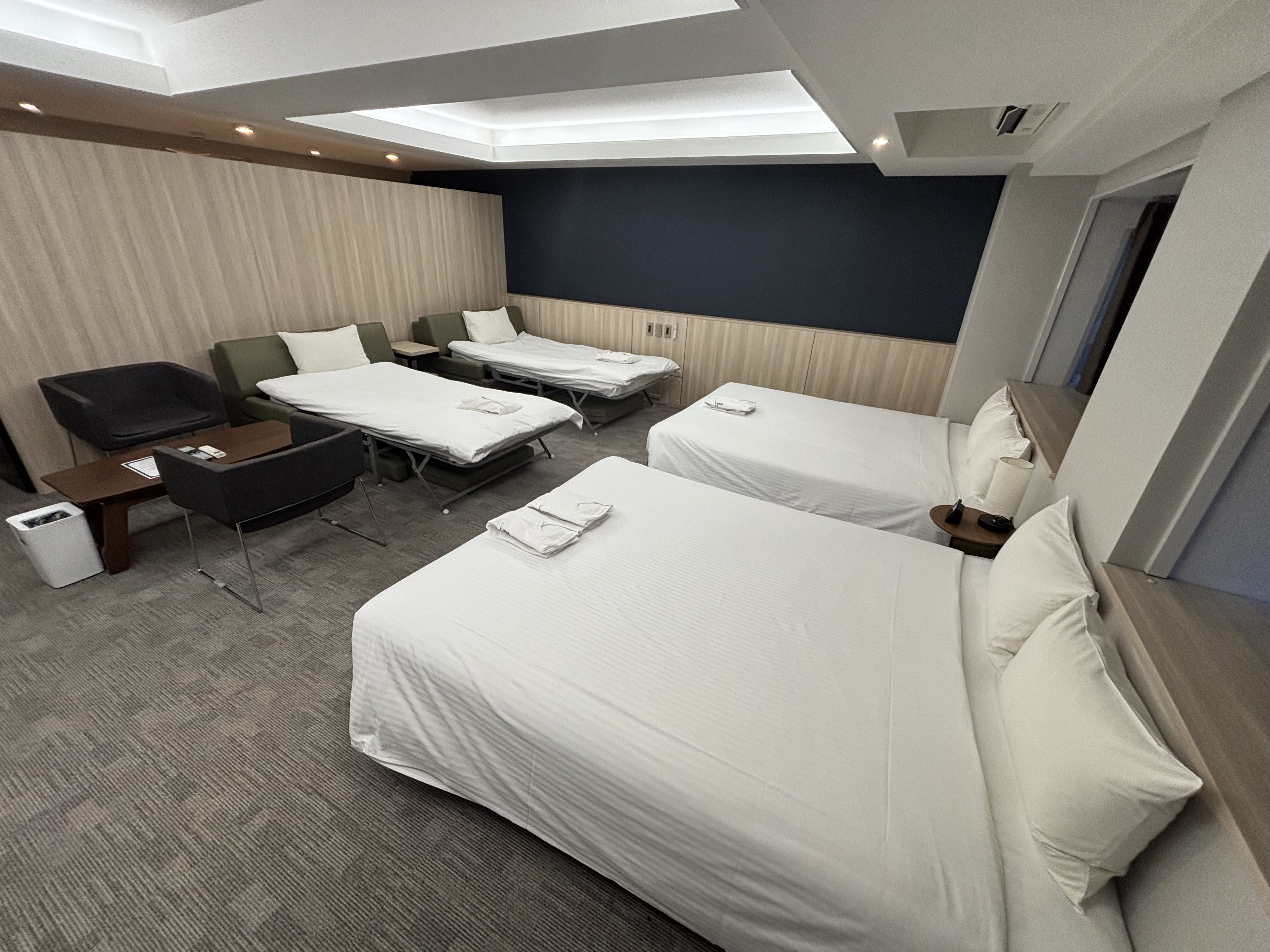 【客室一例】デラックスフォース正ベッド2台・ソファベッド2台ルーム（45㎡）