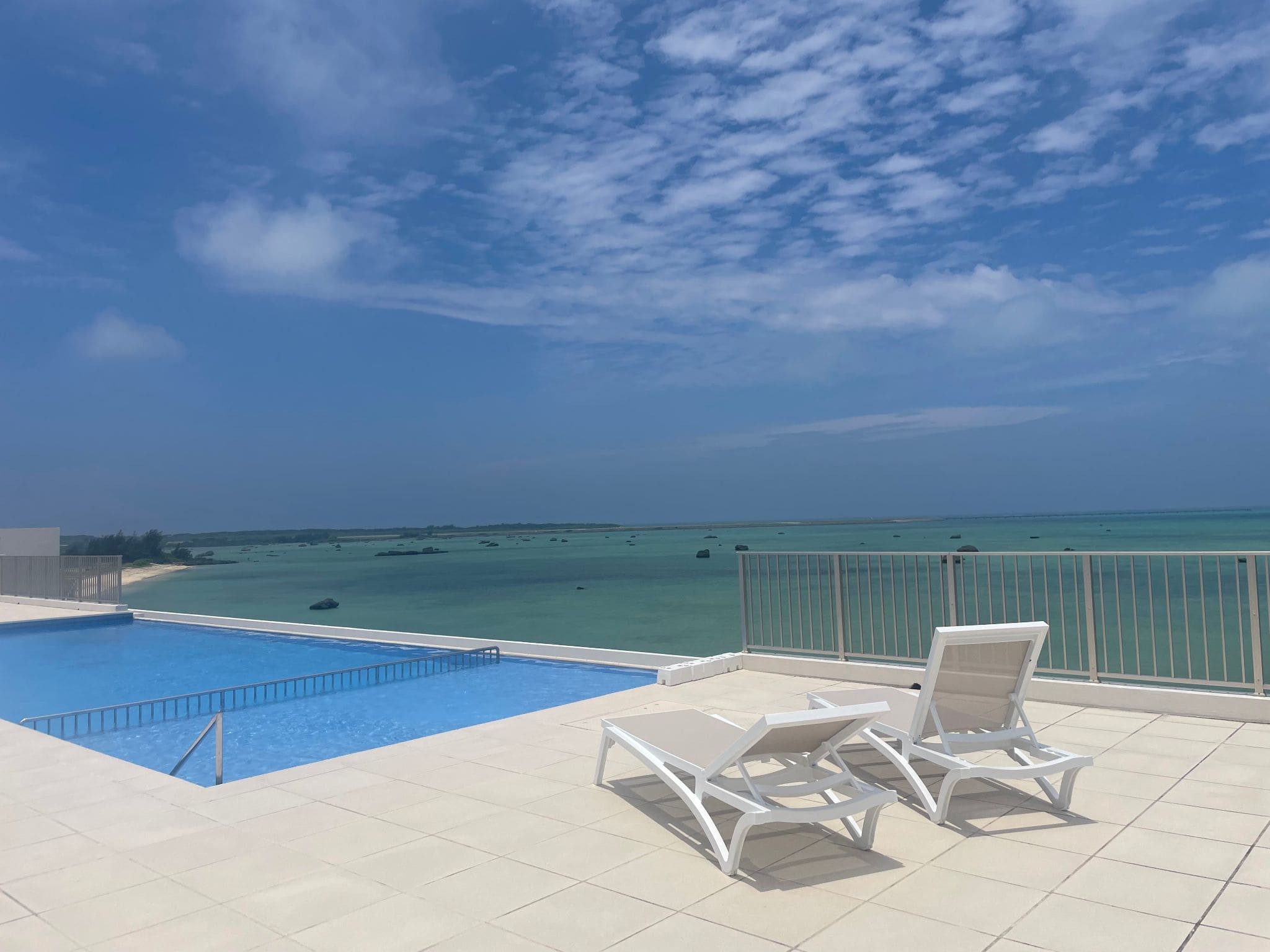 【インフィニティプール】温水のため季節問わずご利用可能です。