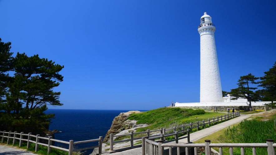 【日御碕灯台】出雲日御碕灯台は日本一の高さを誇る白亜の灯台です。