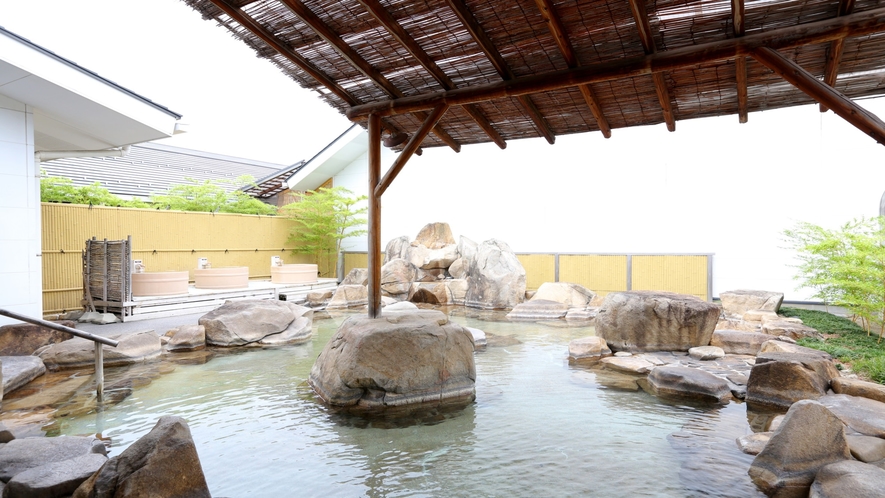 【いずも縁結び温泉ゆらり（内湯風呂）】お湯はほんのり硫黄の香りがし、湯上りにはすべすべのお肌になりま