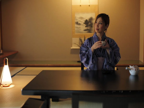 部屋のテーブル(1F)