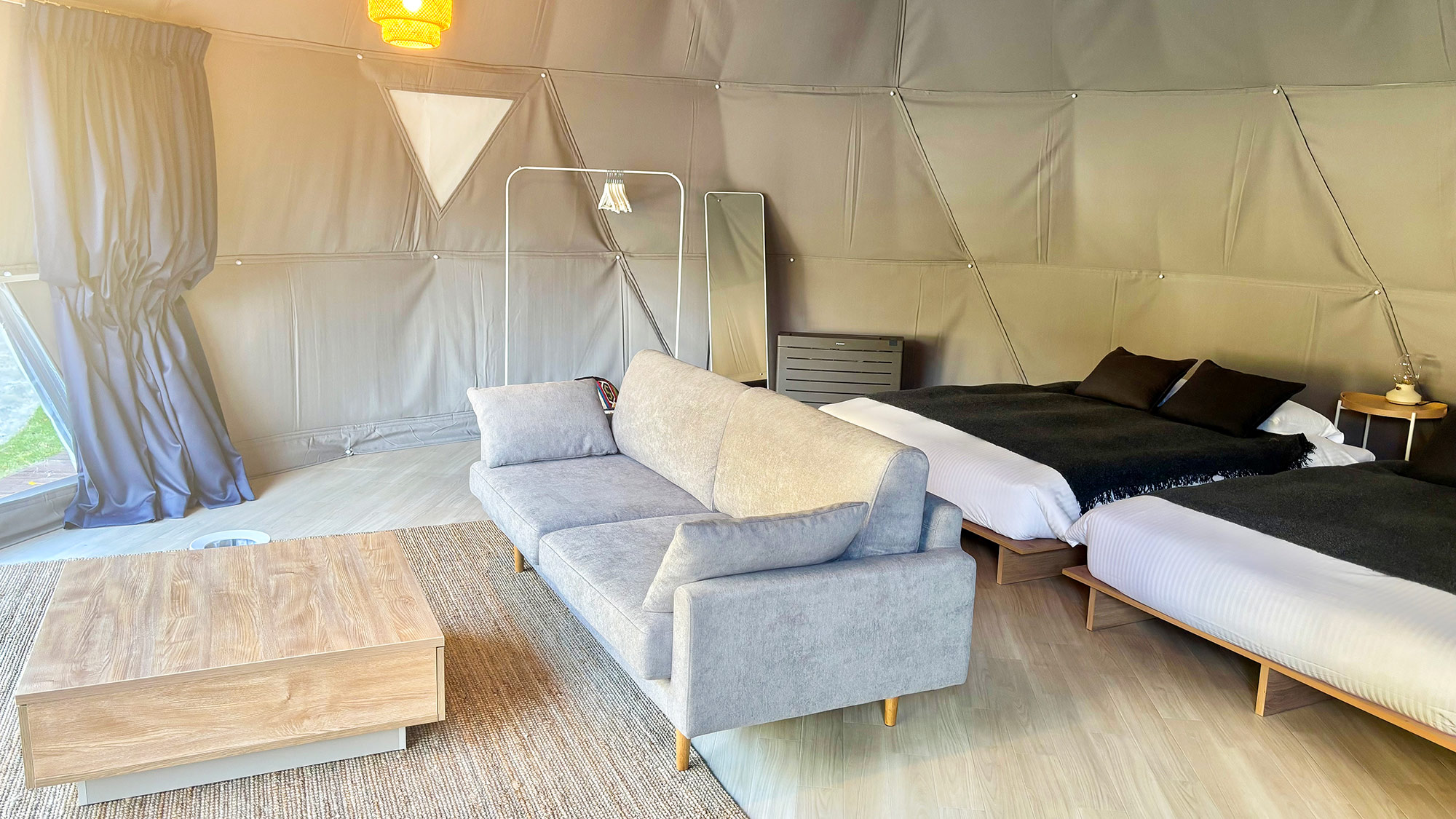 ・【ASH】グレーを基調にした落ち着いた空間で、優雅なグランピングをお楽しみください